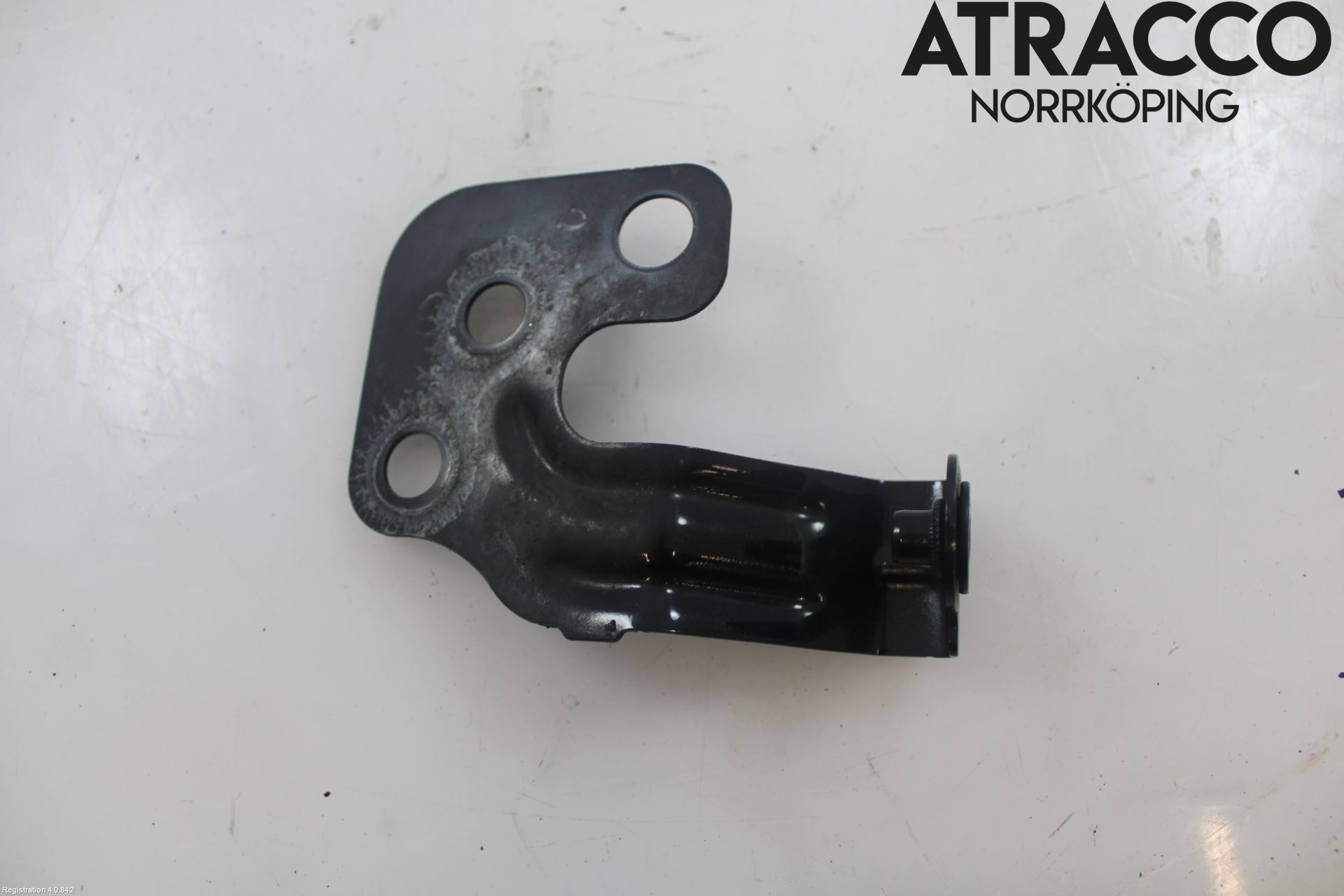 Jaguar I-PACE 18- Skärmfäste Fram Vä