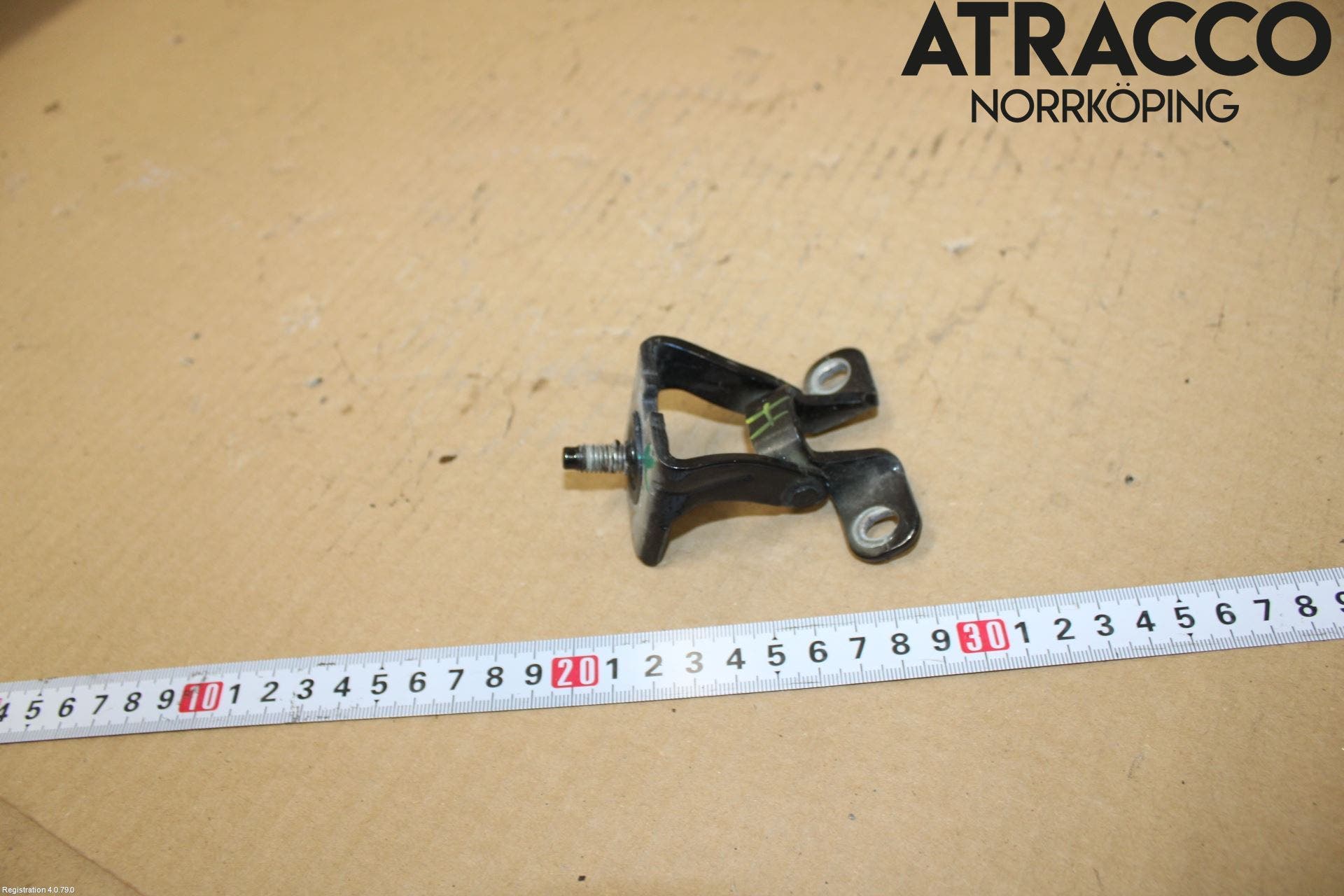 Skoda KAROQ 18- Bakluckegångjärn Hö