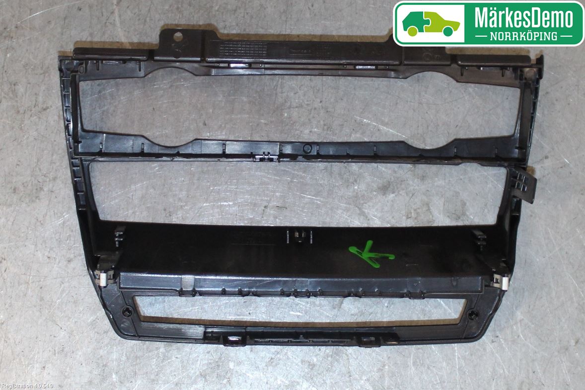 BMW X6 E71/E72   08-14 Instrument-Radio Sarg