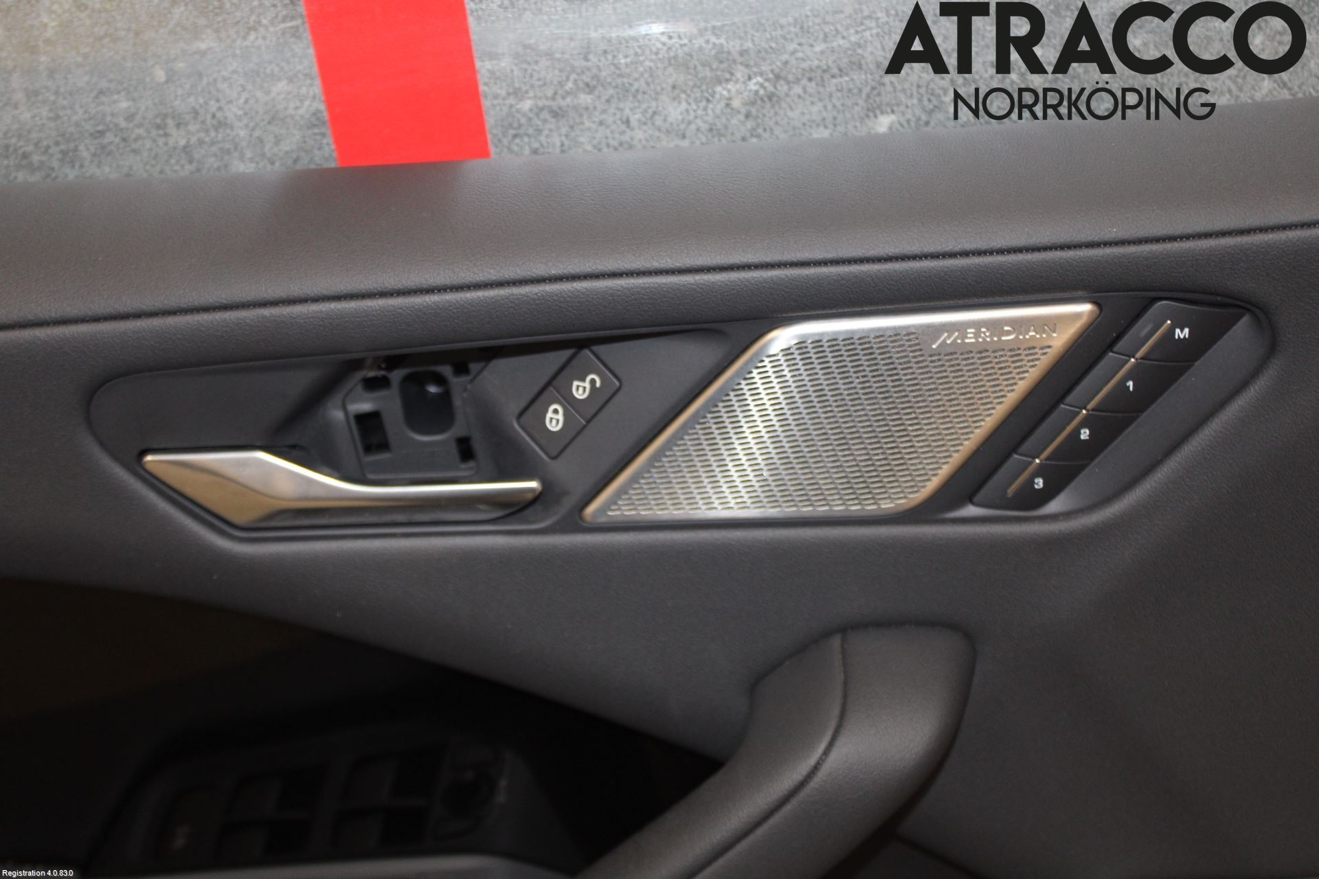 Jaguar I-PACE 18- Dörrklädsel Vä