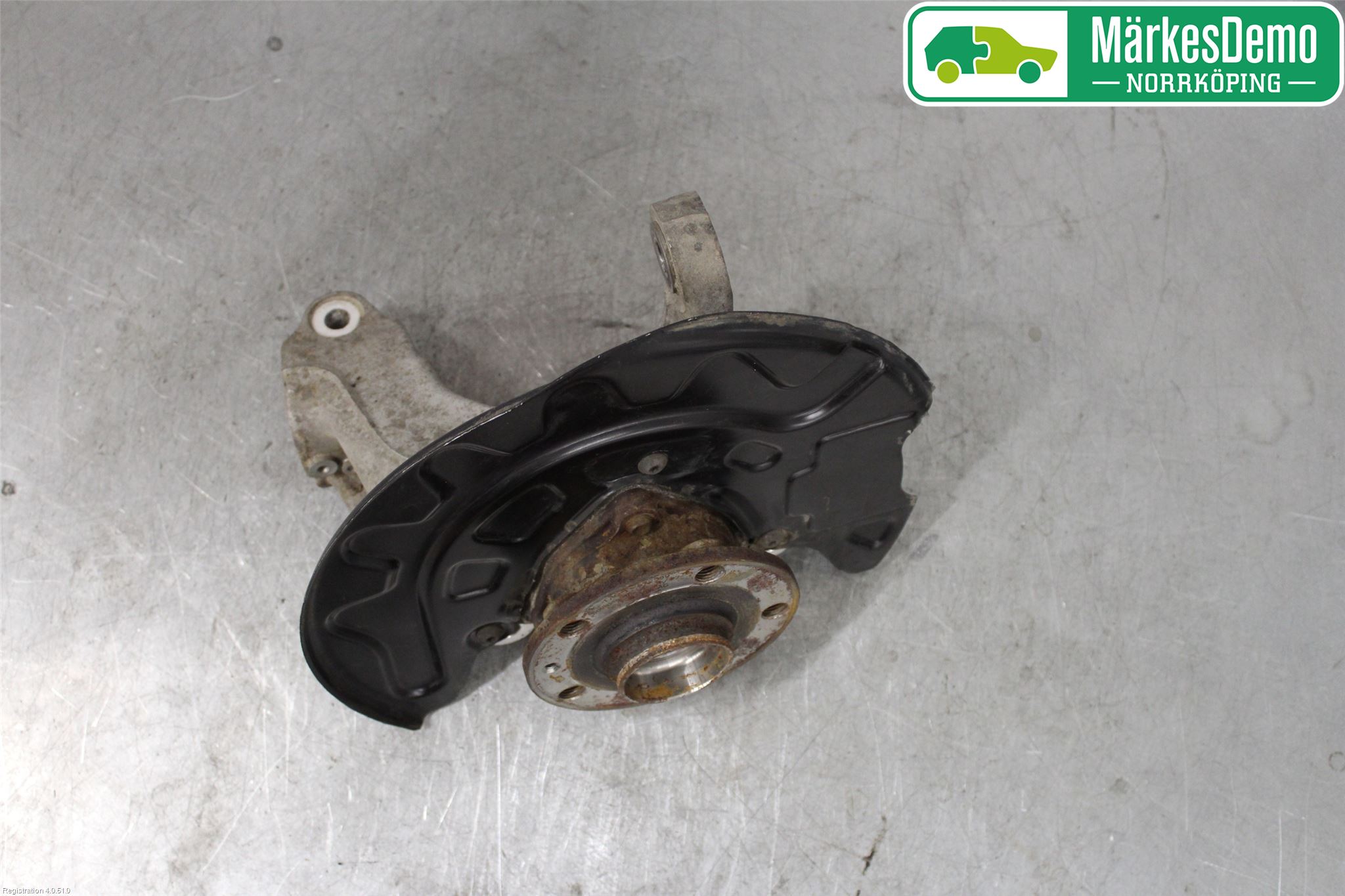 Skoda SUPERB 16-24 Styrspindel Lagerhus Vä