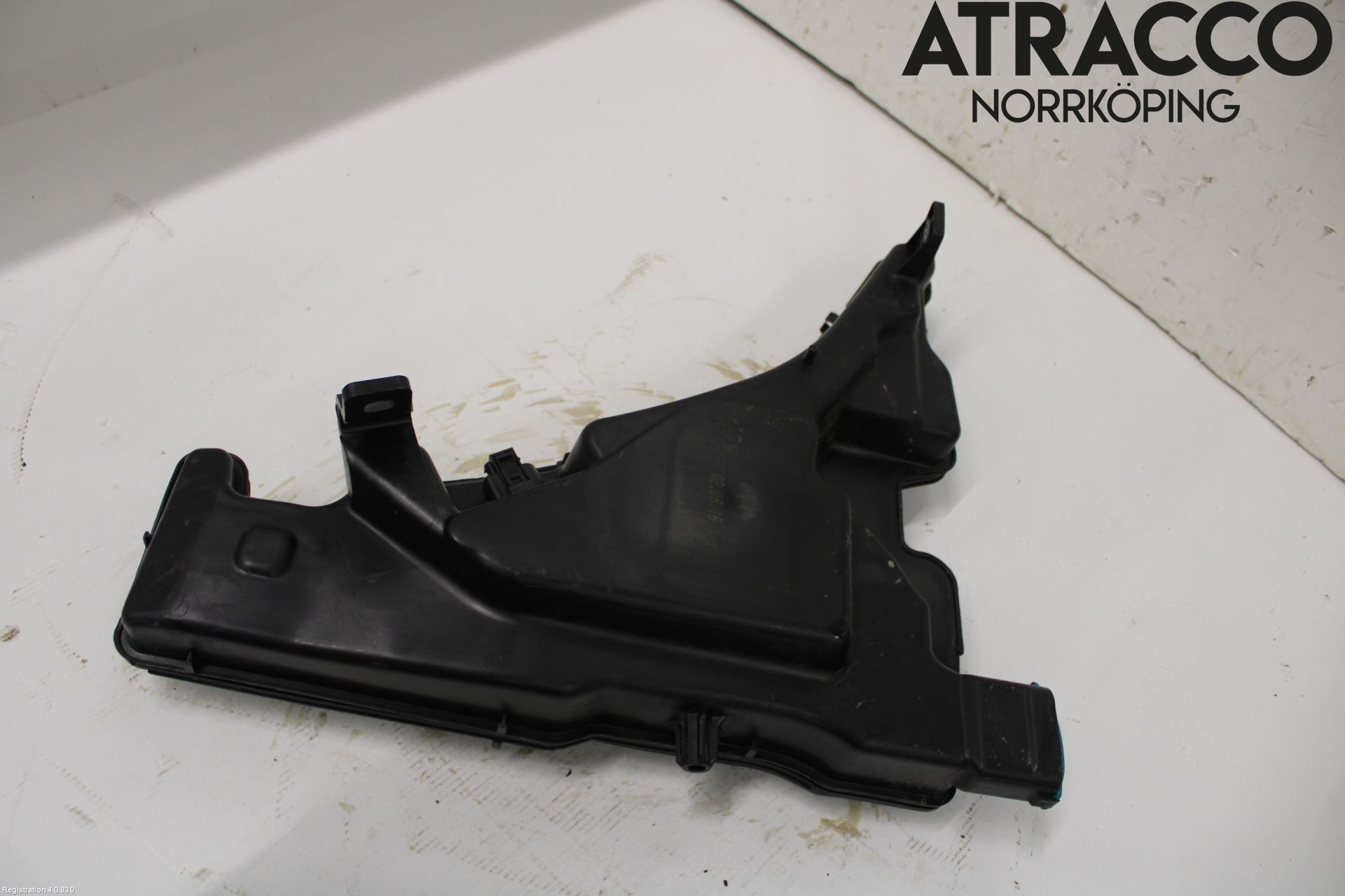 Audi A4/S4 B9 16-19 Spolartank Vindruta-Strål