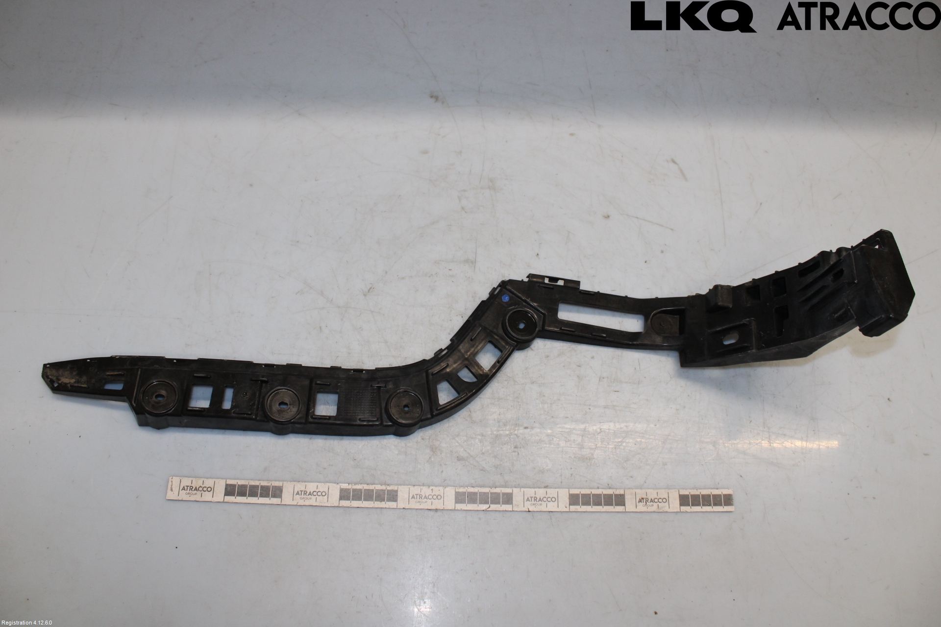 Volkswagen VW PASSAT 11-14 Stötfångarfäste Bak Hö