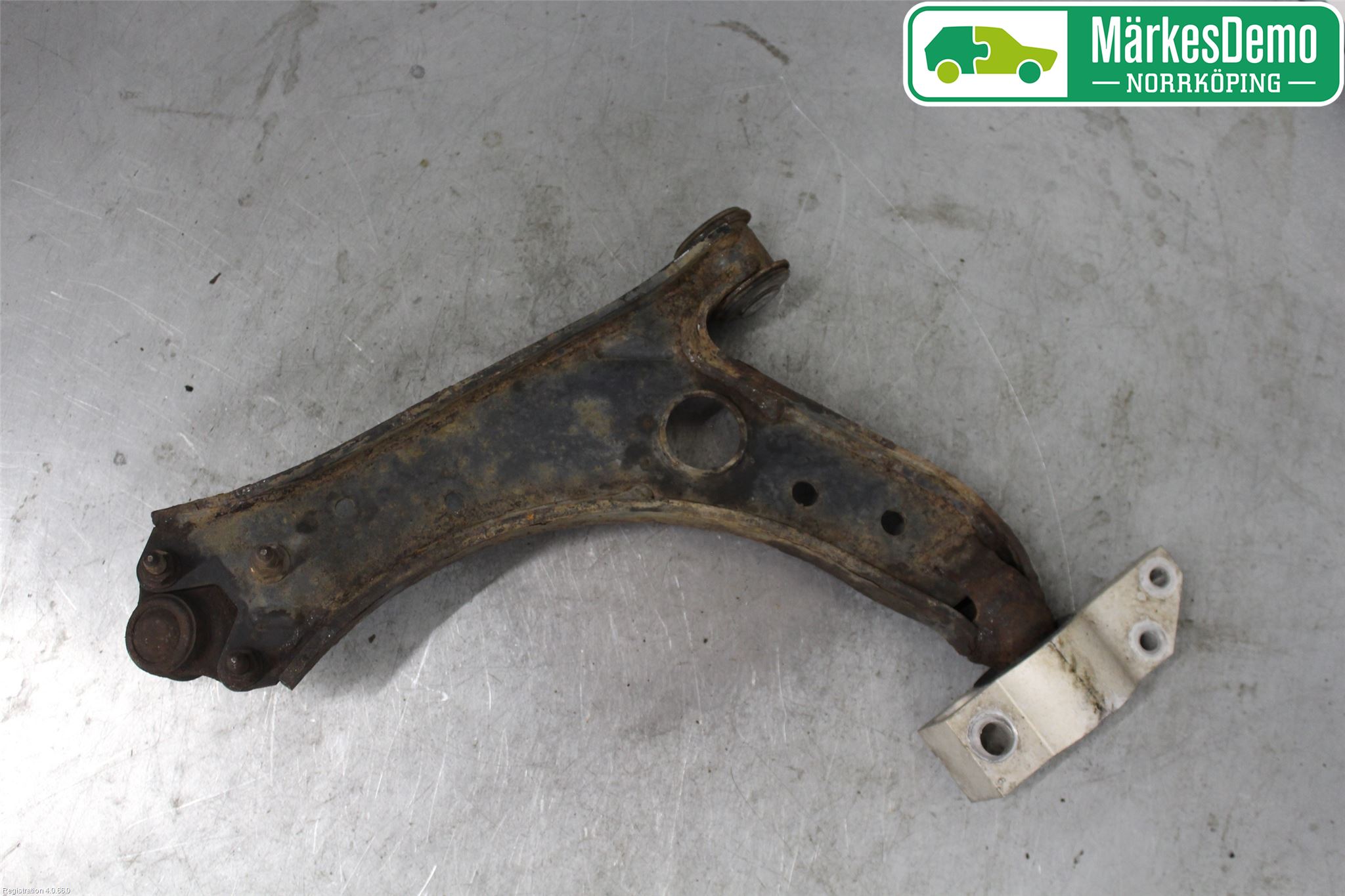 Volkswagen VW GOLF V 04-09 Bärarm Fram Undre Hö