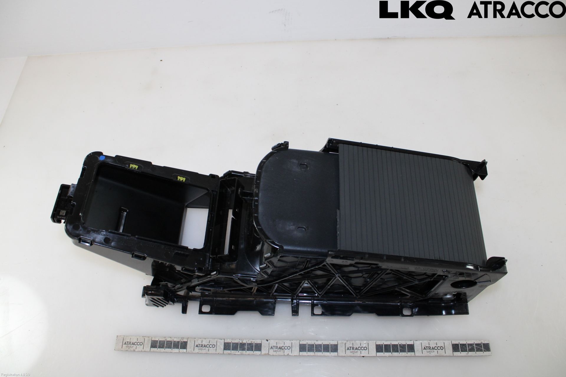 Volkswagen VW ID.4 21- Instrumentkonsoll Mitt