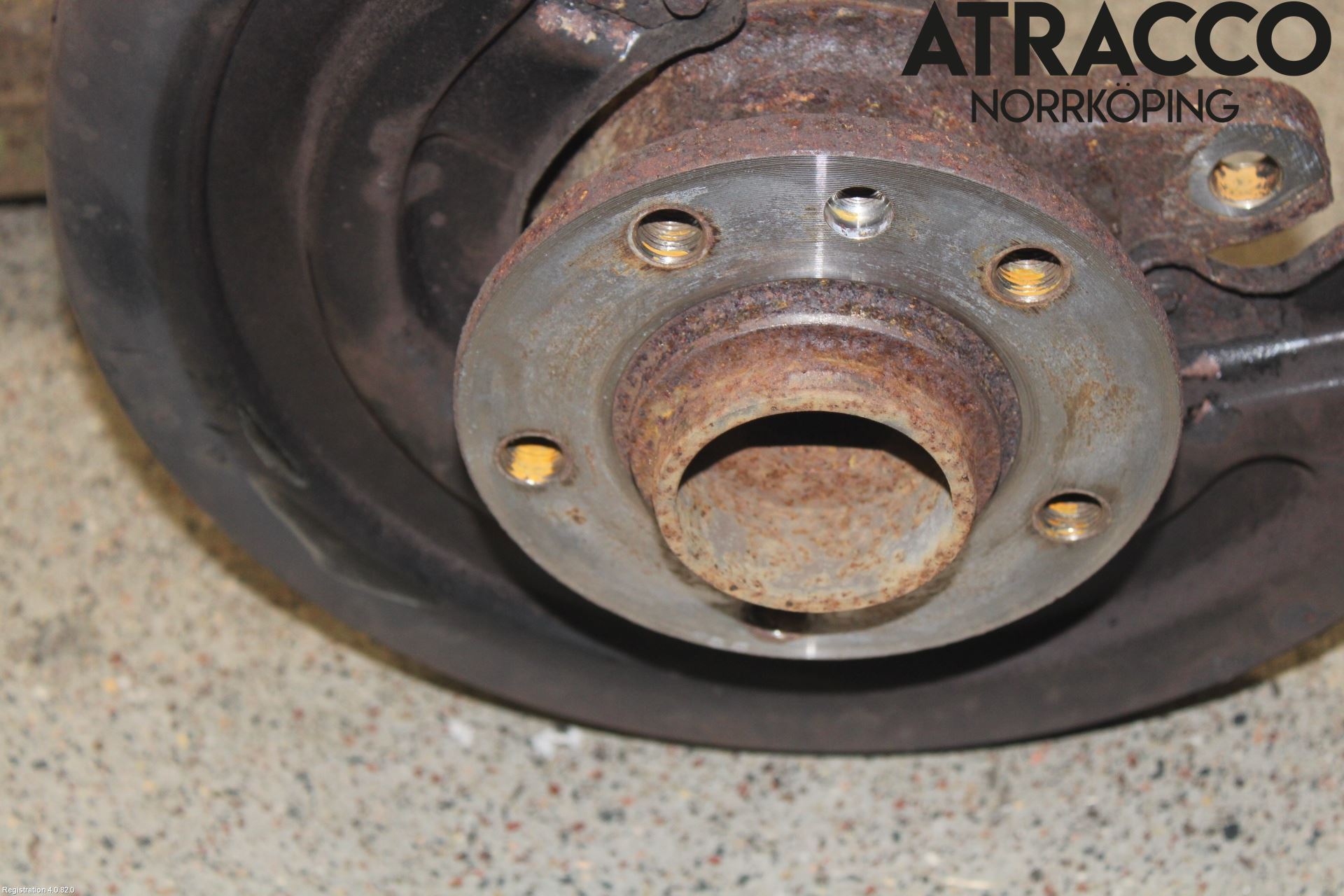 Volkswagen VW TRANSP/CARAVELLE (T5) 04-15 Bärarm Bak Vänster