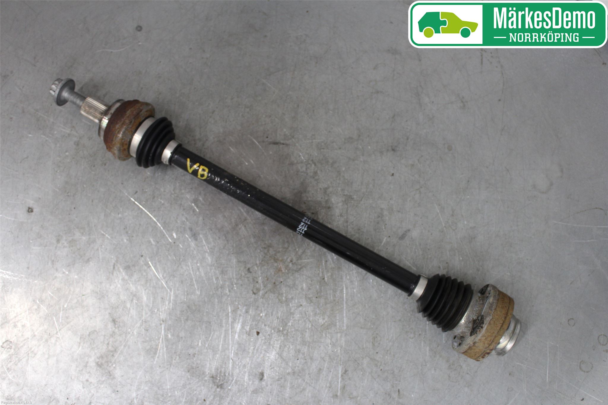 Skoda SUPERB 16-24 Drivaxel Bak Vänster