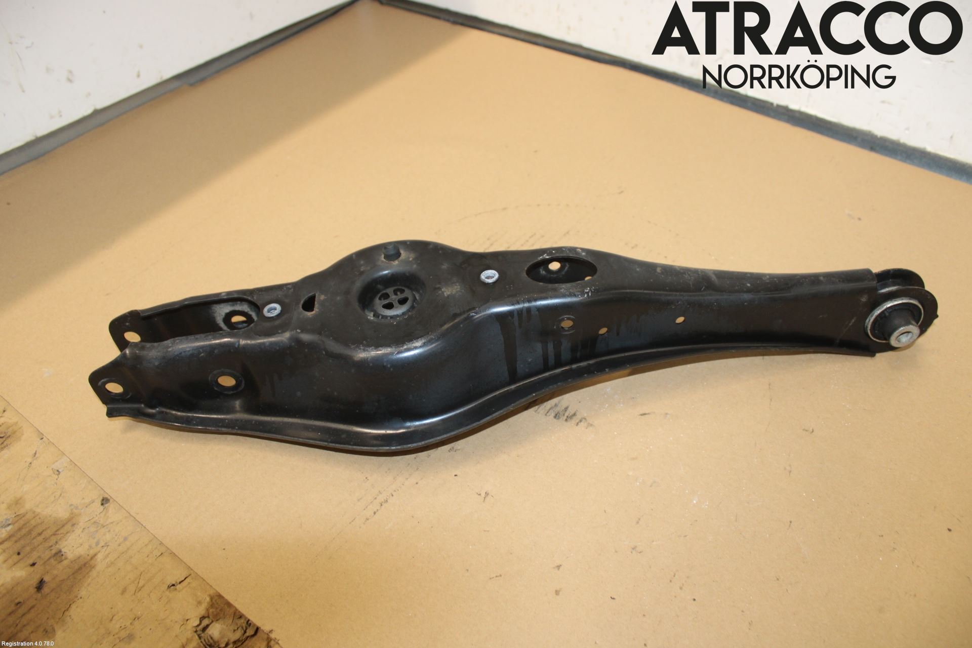 Skoda KAROQ 18- Bärarm Bak Höger