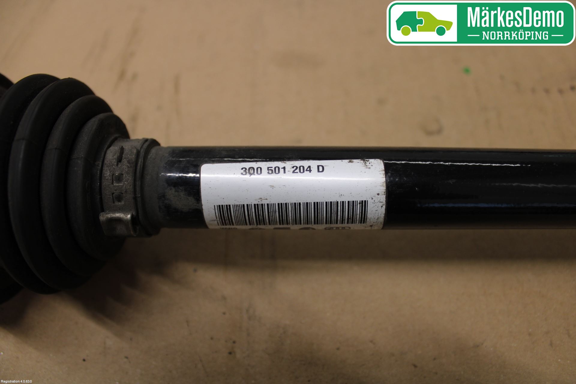 Volkswagen VW PASSAT 15-19 Drivaxel Bak Höger