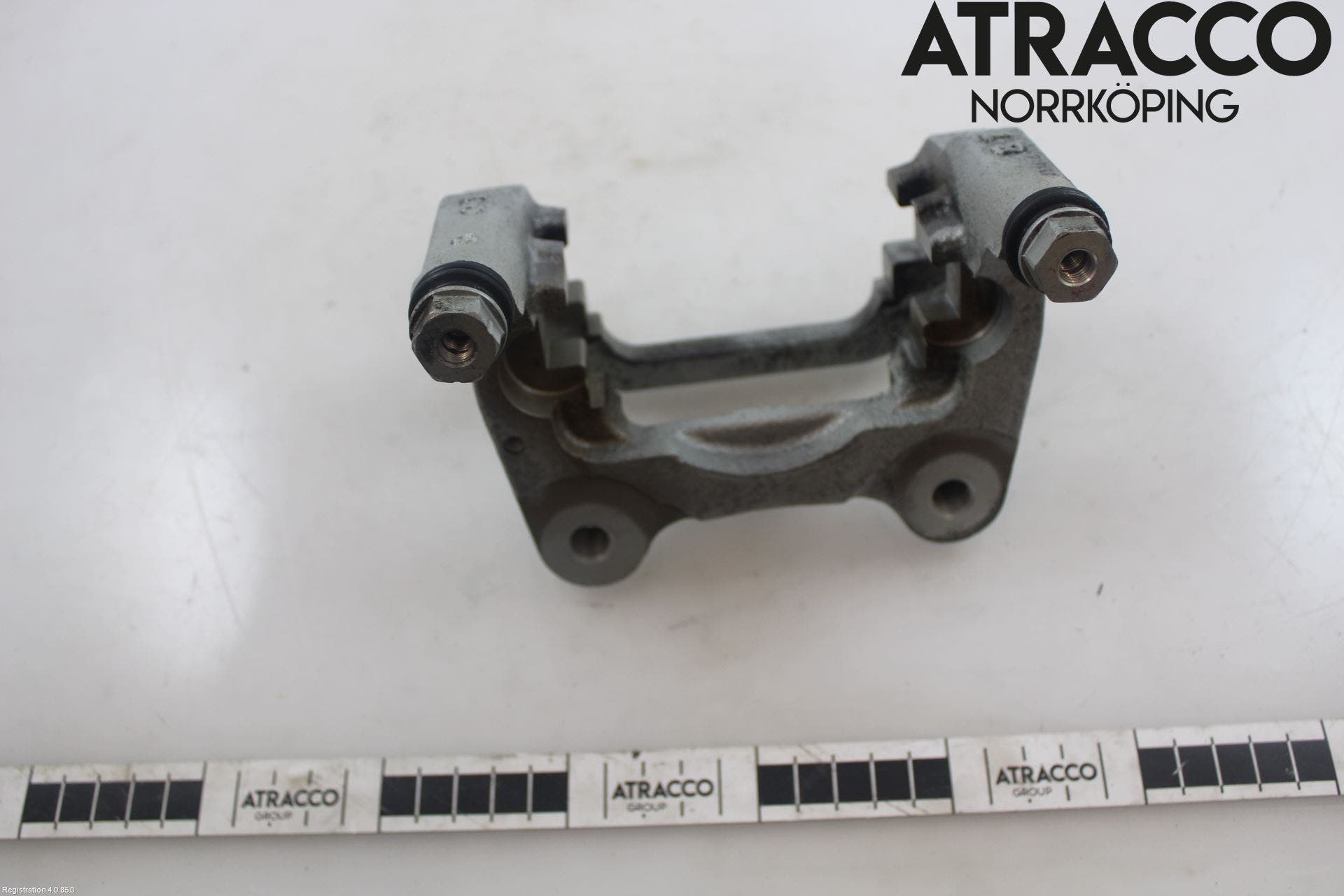 Toyota RAV4 19- Bromsokshållare