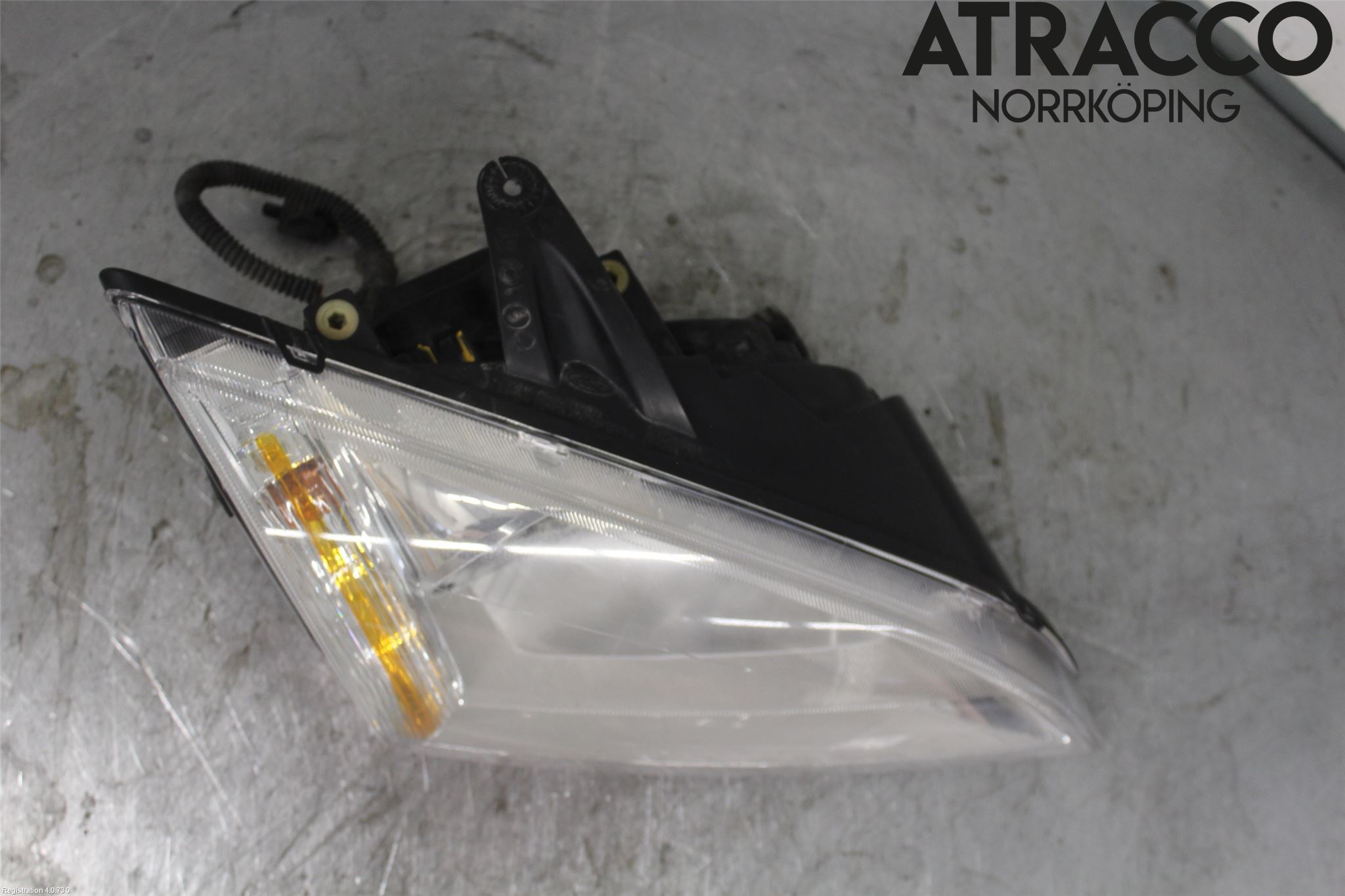 Ford FOCUS     04-07 Strålkastare Höger