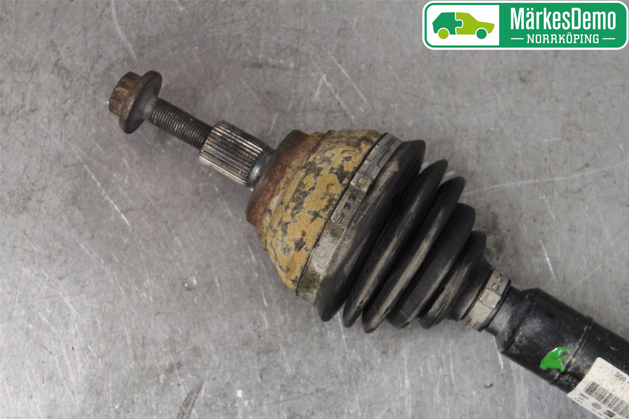 Volkswagen VW PASSAT 15-19 Drivaxel Fram Höger