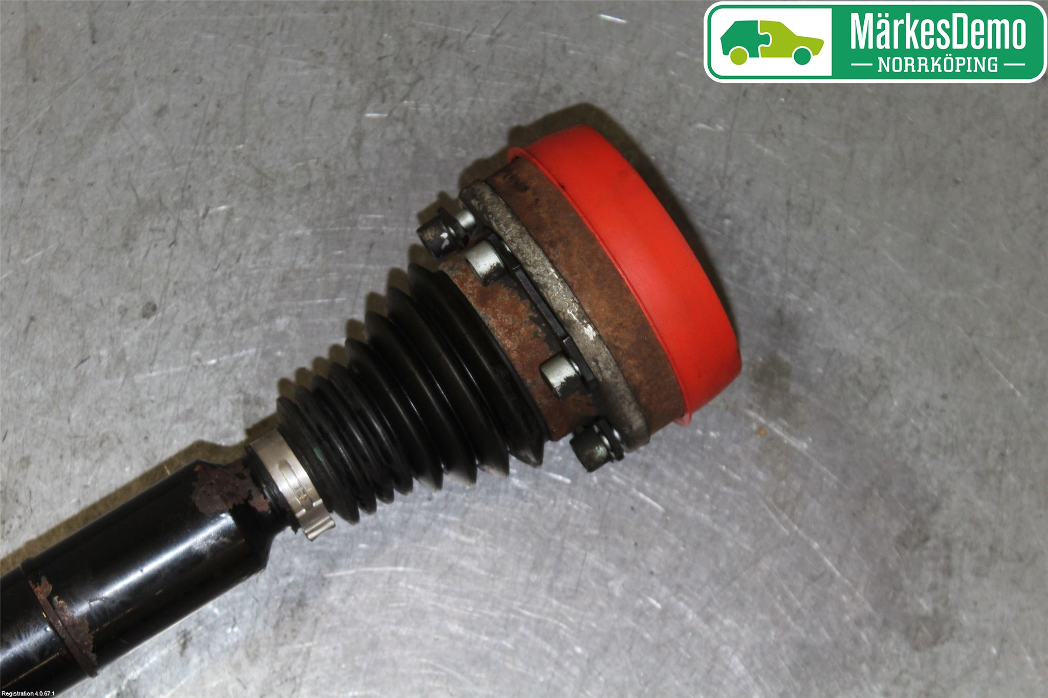Volkswagen VW CADDY      04-10 Drivaxel Fram Höger