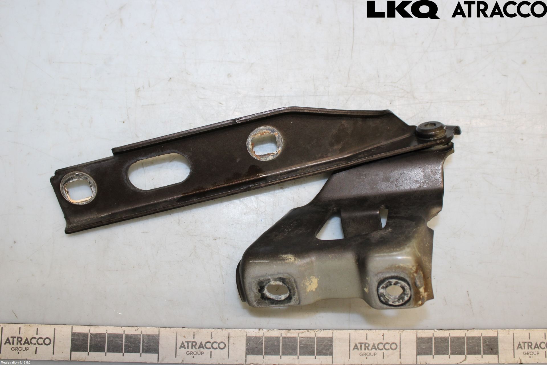 Audi A4 ALLROAD 09-16 Huvgångjärn