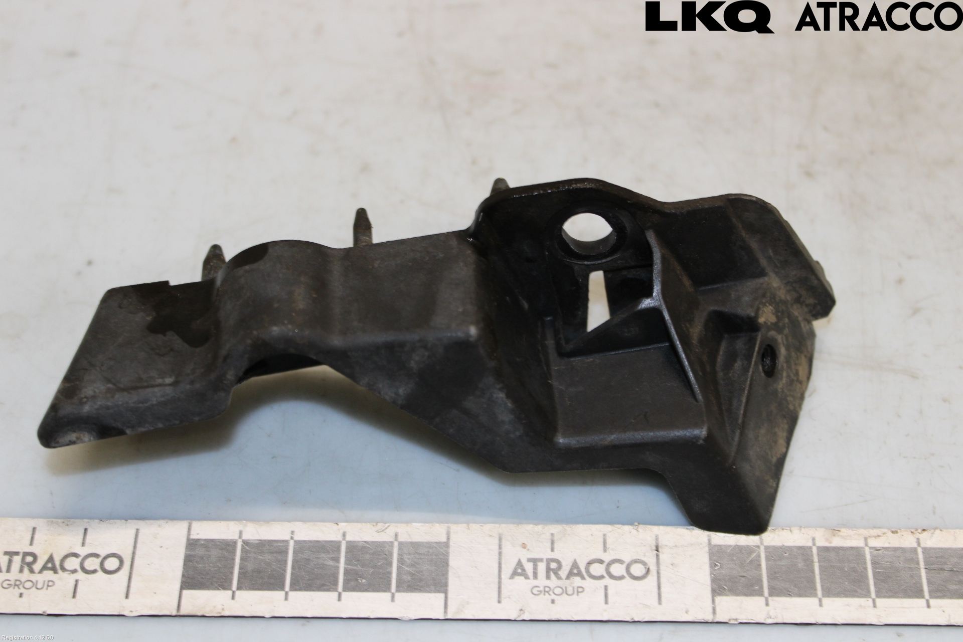 Audi A4 ALLROAD 09-16 Skärmfäste Fram Hö