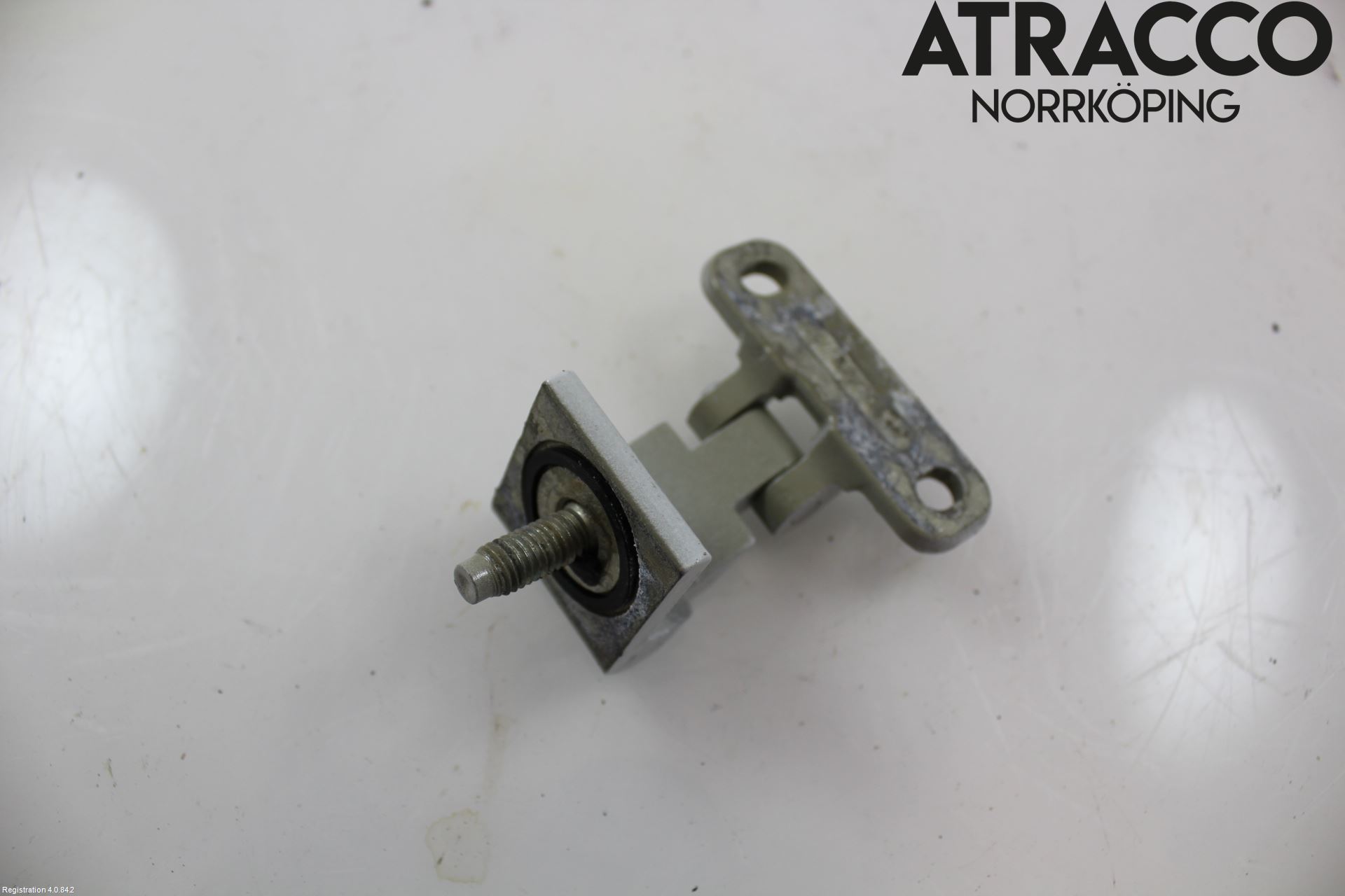 Skoda ENYAQ iV 21- Bakluckegångjärn Vä