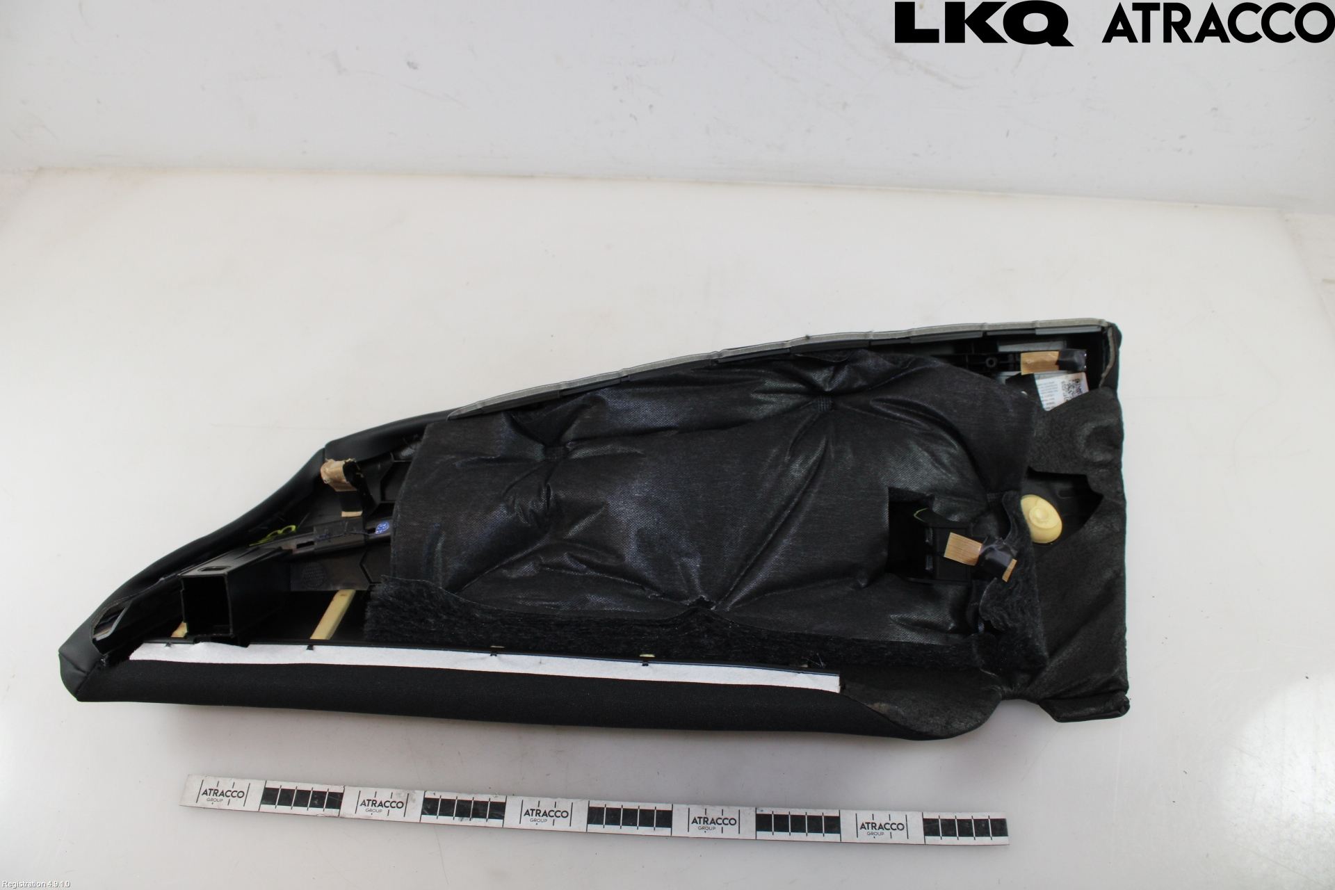 Tesla MODEL 3 17- Inredning Ryggdyna Bak