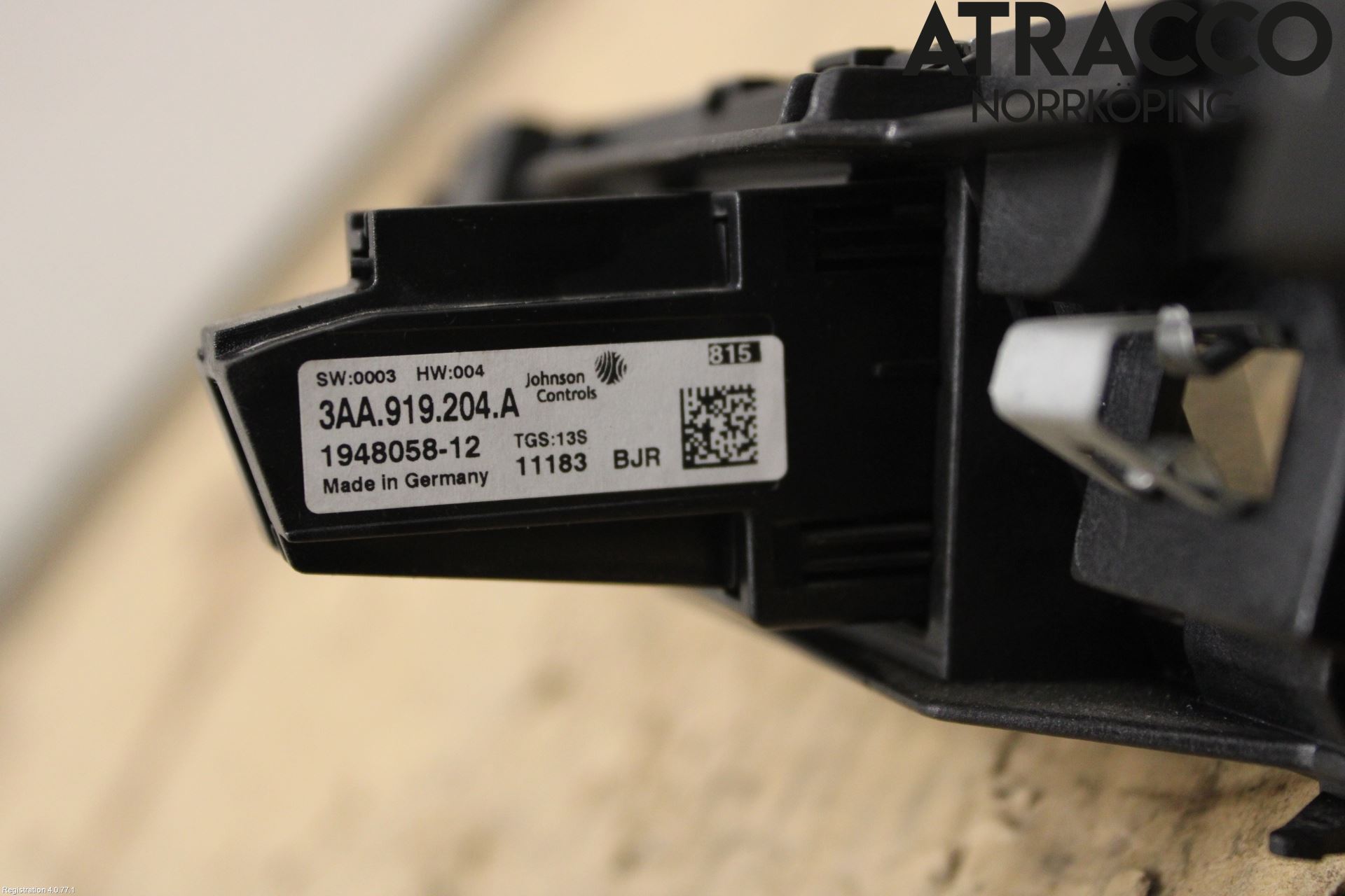 Volkswagen VW PASSAT 11-14 Instrument Klocka