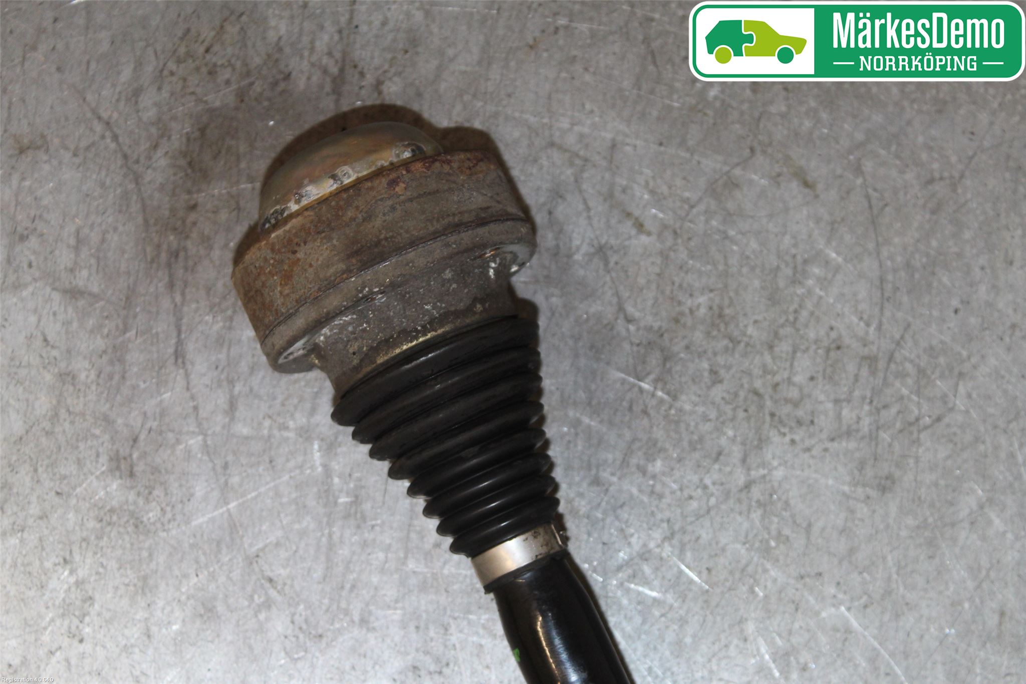 Audi A4/S4 B9 16-19 Drivaxel Bak Vänster