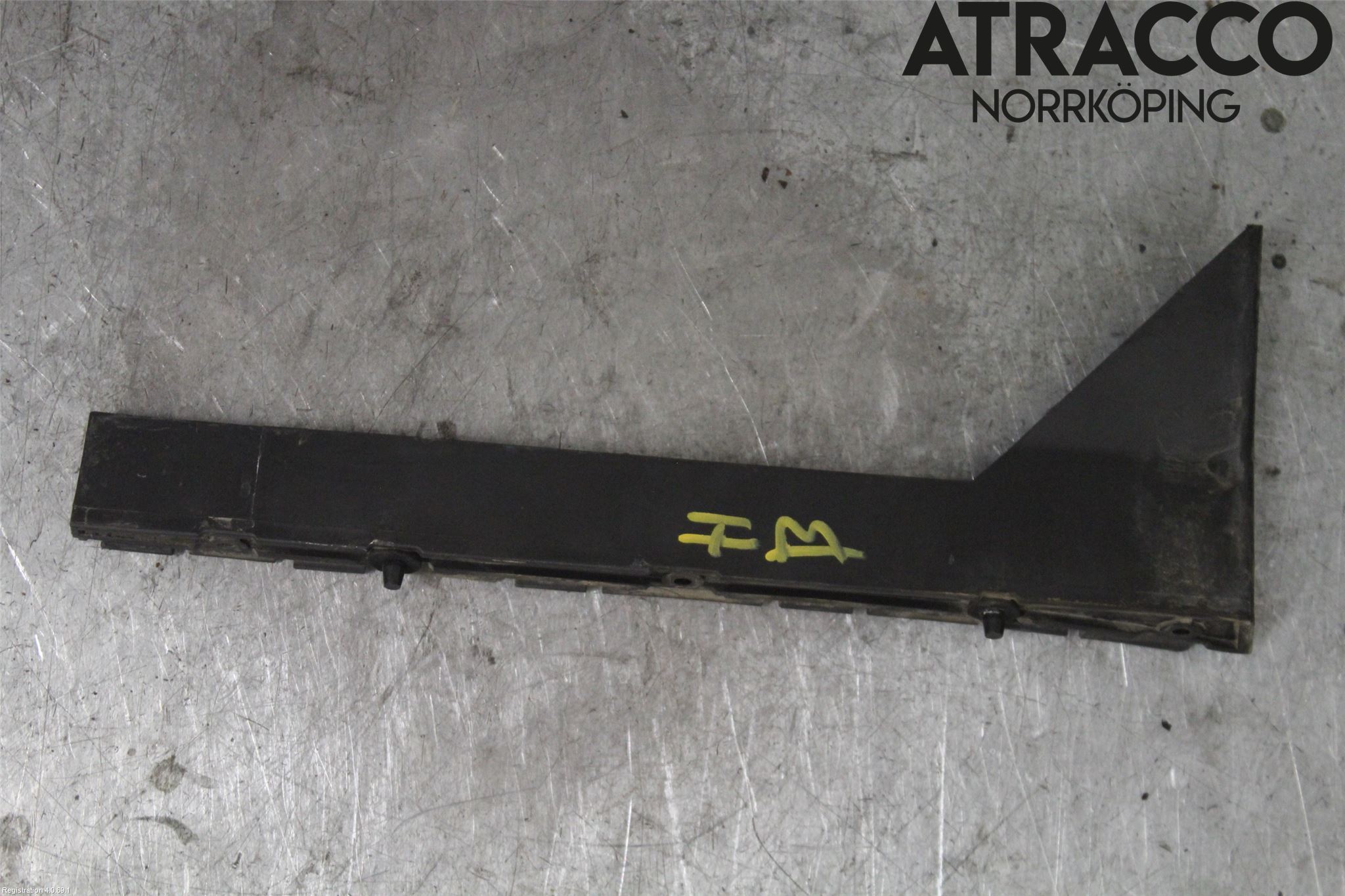 Audi A8/S8 4E  02-09 Stötfångarfäste Bak Hö