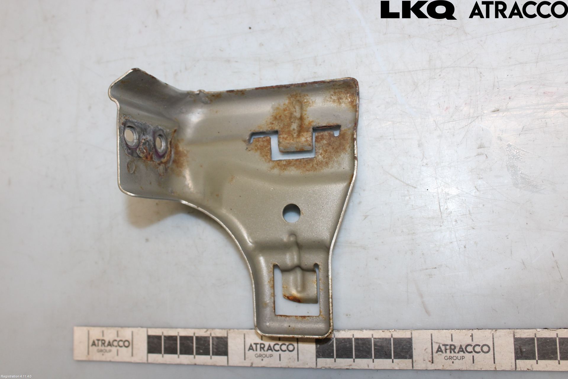 Toyota COROLLA 02-07 Skärmfäste Fram Vä