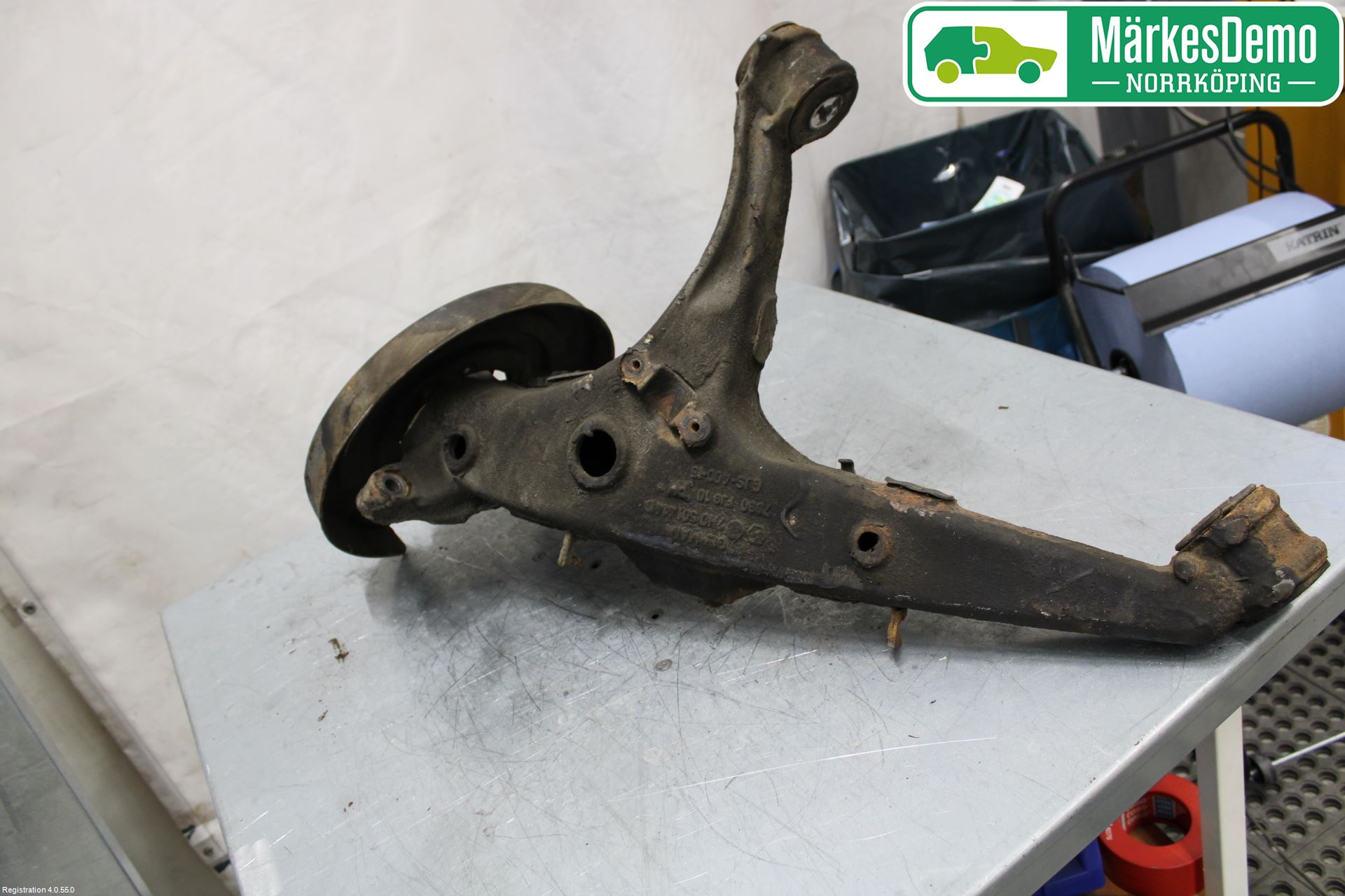 Volkswagen VW TRANSP/CARAVELLE (T5) 04-15 Bärarm Bak Höger