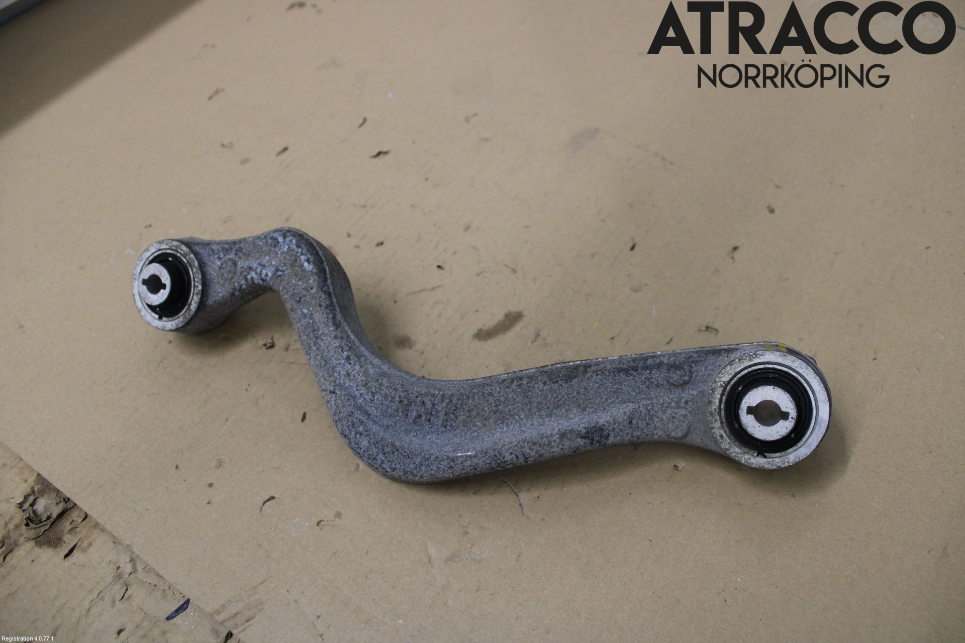 Jaguar E-PACE 17- Bärarm Bak Övre Höger