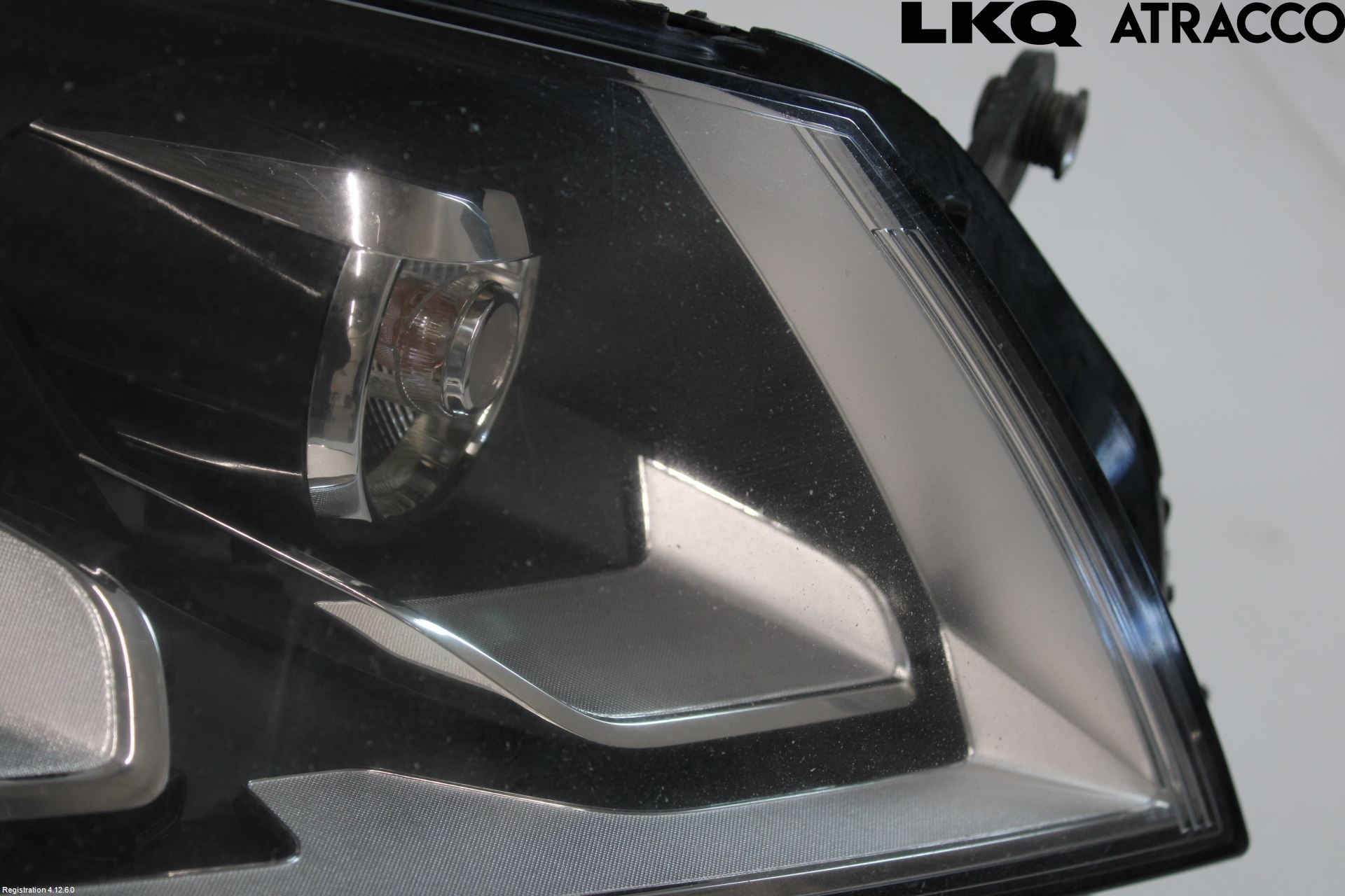 Volkswagen VW PASSAT 11-14 Strålkastare Höger