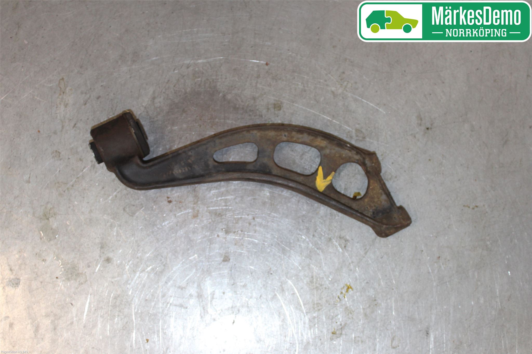 Jaguar XK8/XKR   96-06 Bärarm Fram Undre Vä