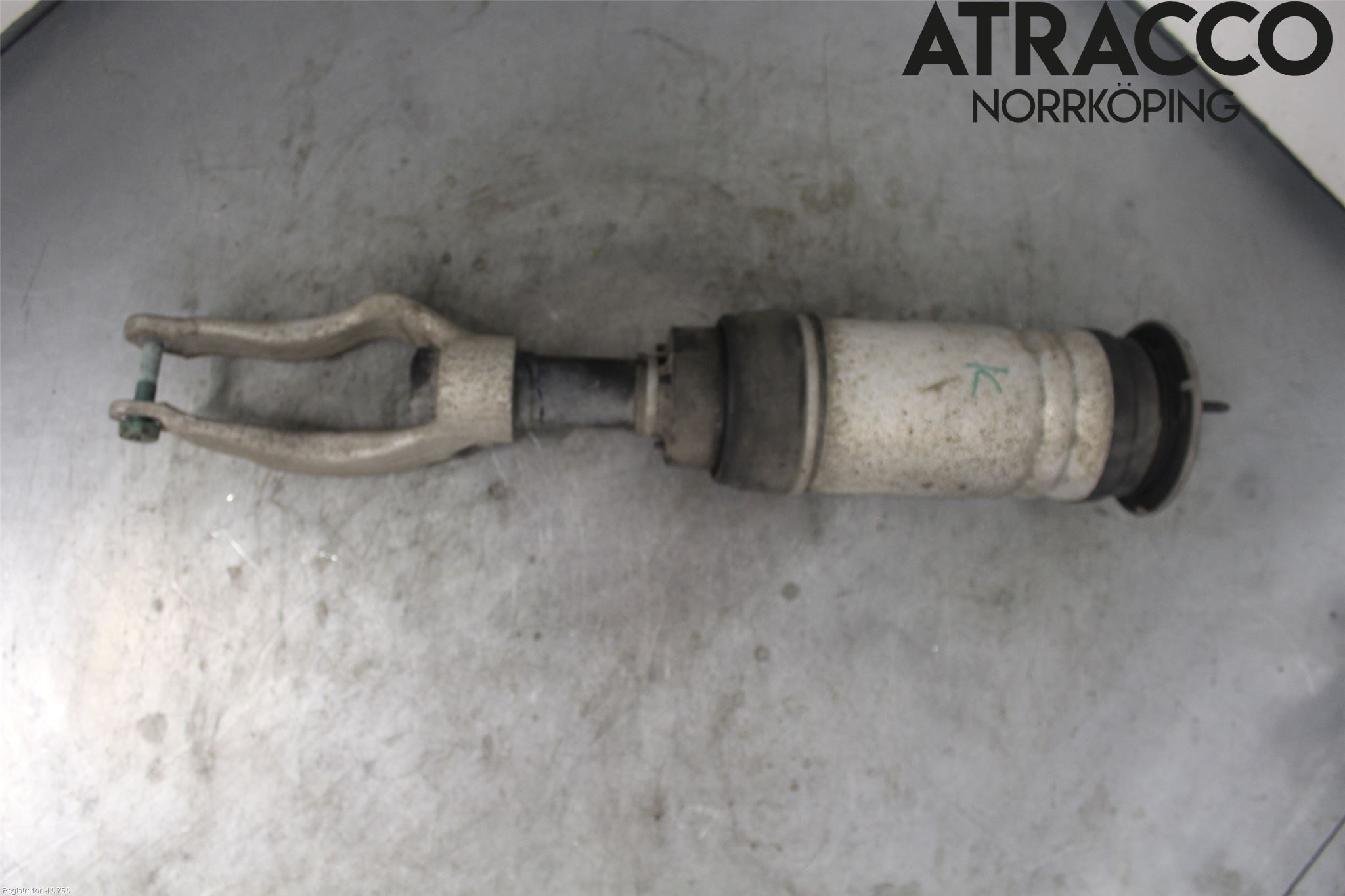 Jaguar I-PACE 18- Fjäderben Fram Höger