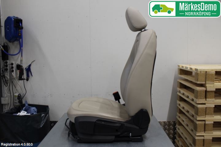 BMW 2 F45 Active Tourer 14-21 Inredning Stol Fram Vä