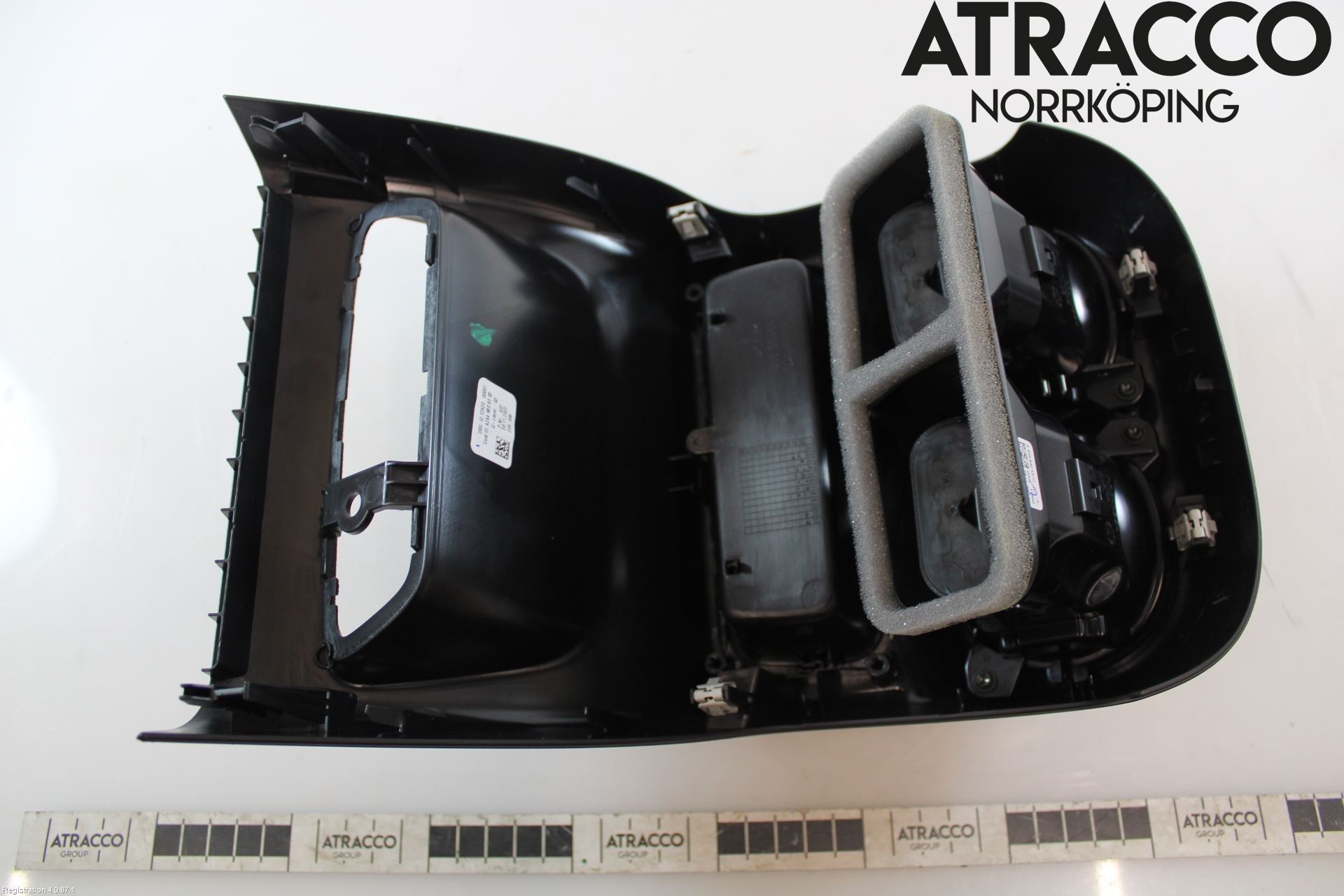 Mercedes-Benz MB GLC-KLASS (X254) 22- Instrumentkonsoll Mitt