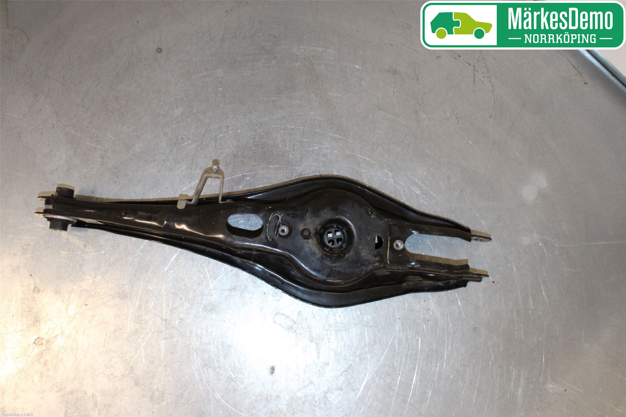 Volkswagen VW TIGUAN ALLSPACE 18- Bärarm Fram Undre Hö