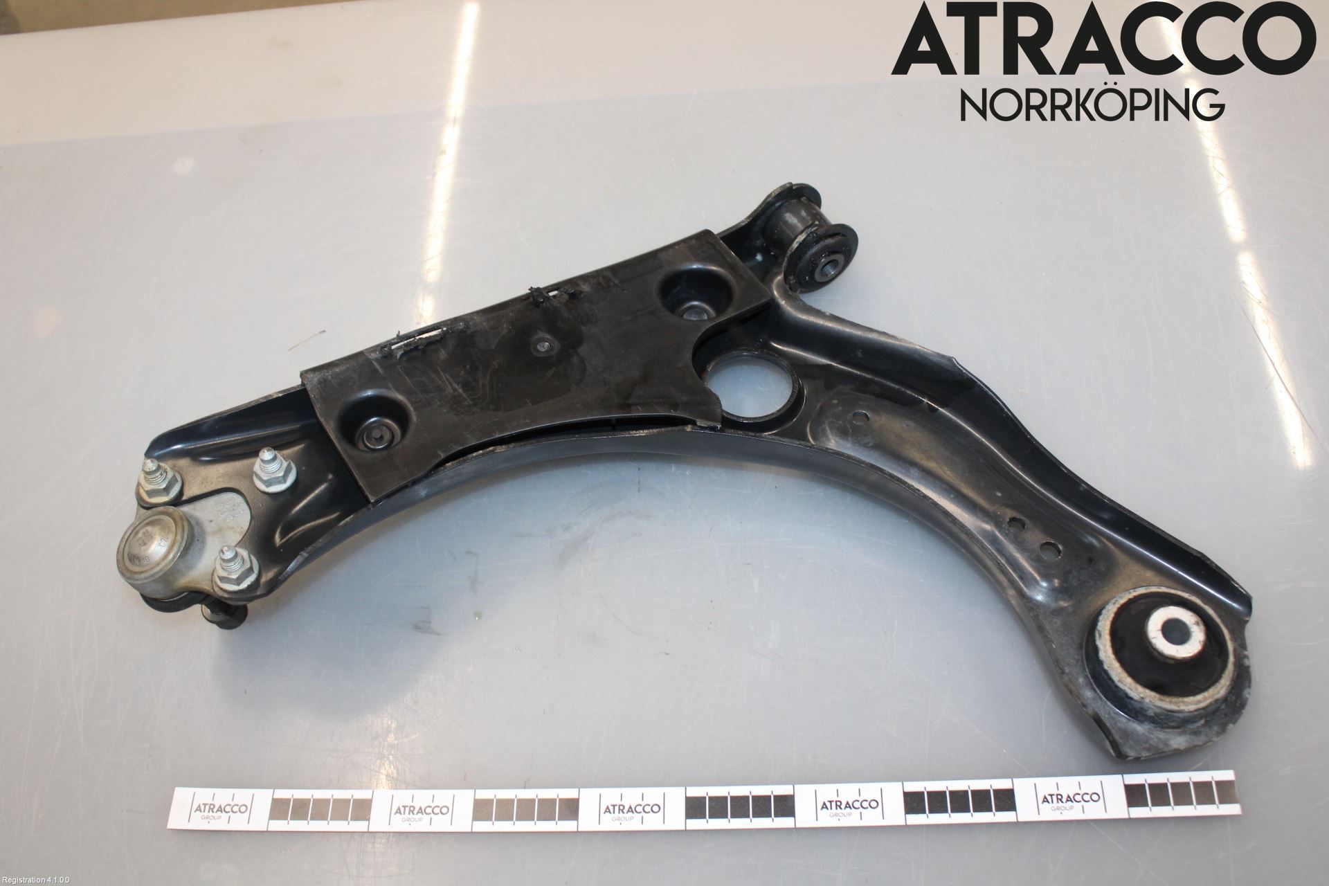 Skoda SCALA 19- Bärarm Fram Undre Hö