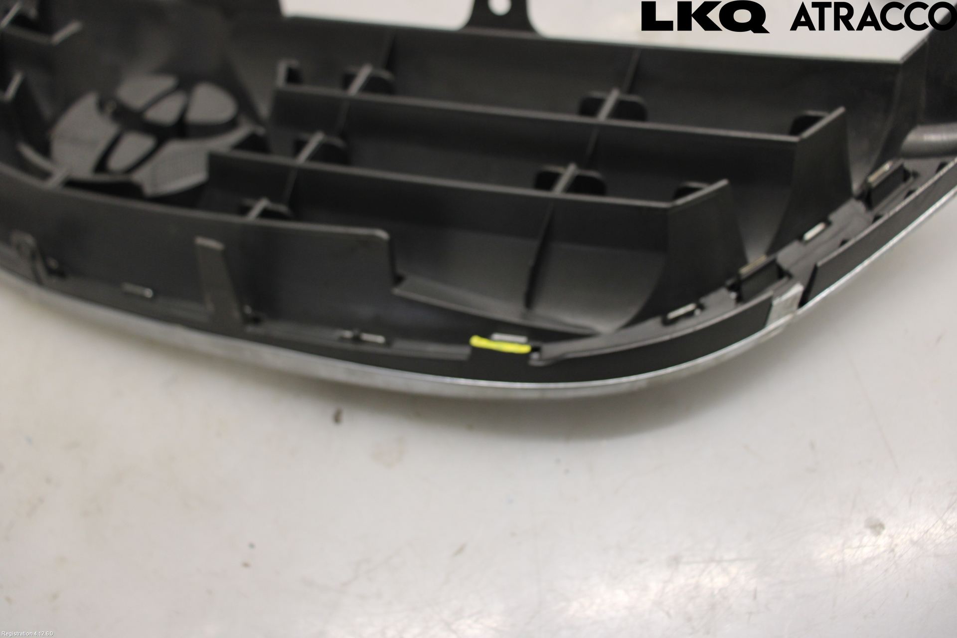 Toyota AVENSIS 98-02 Grill Komp