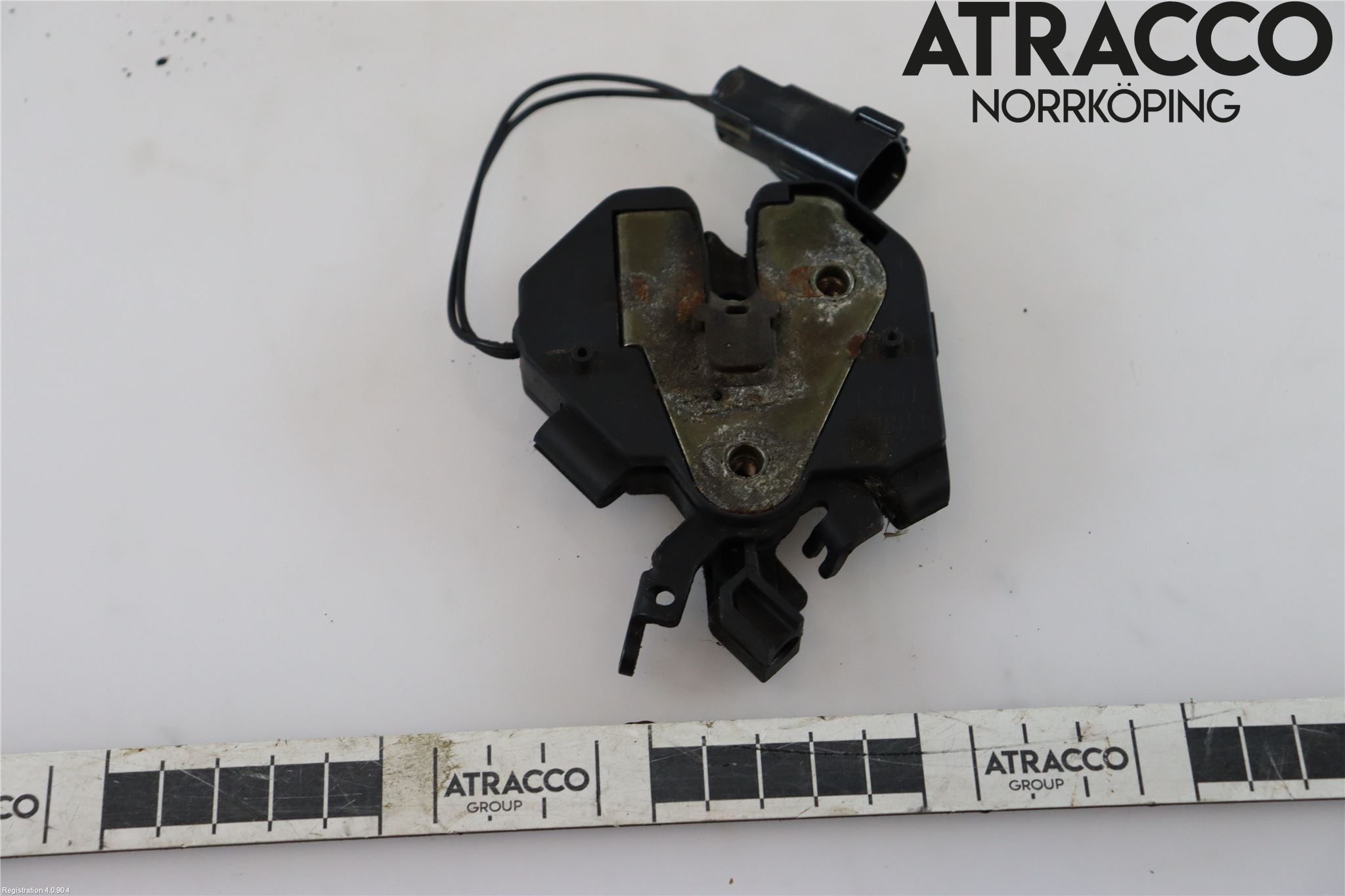 Volvo XC70 01-04 Huvlås