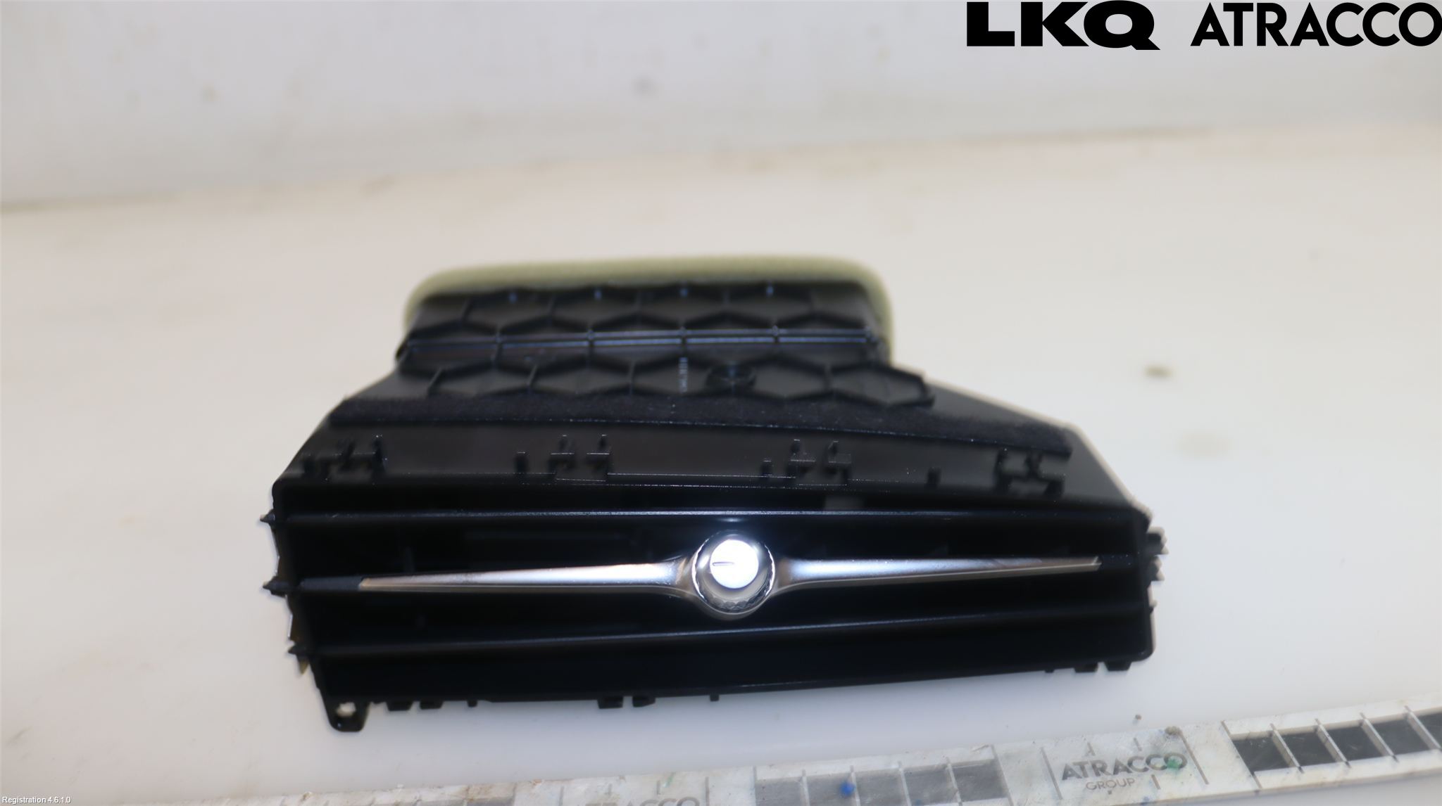 Volvo V90 17->> Defrosterkanal-Munstycke