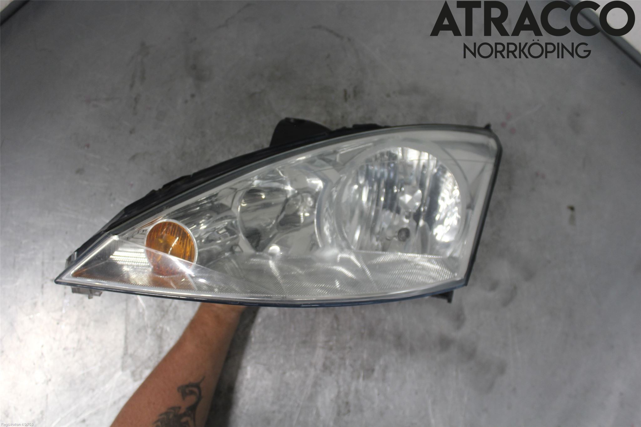 Ford FOCUS     99-04 Strålkastare Vänster