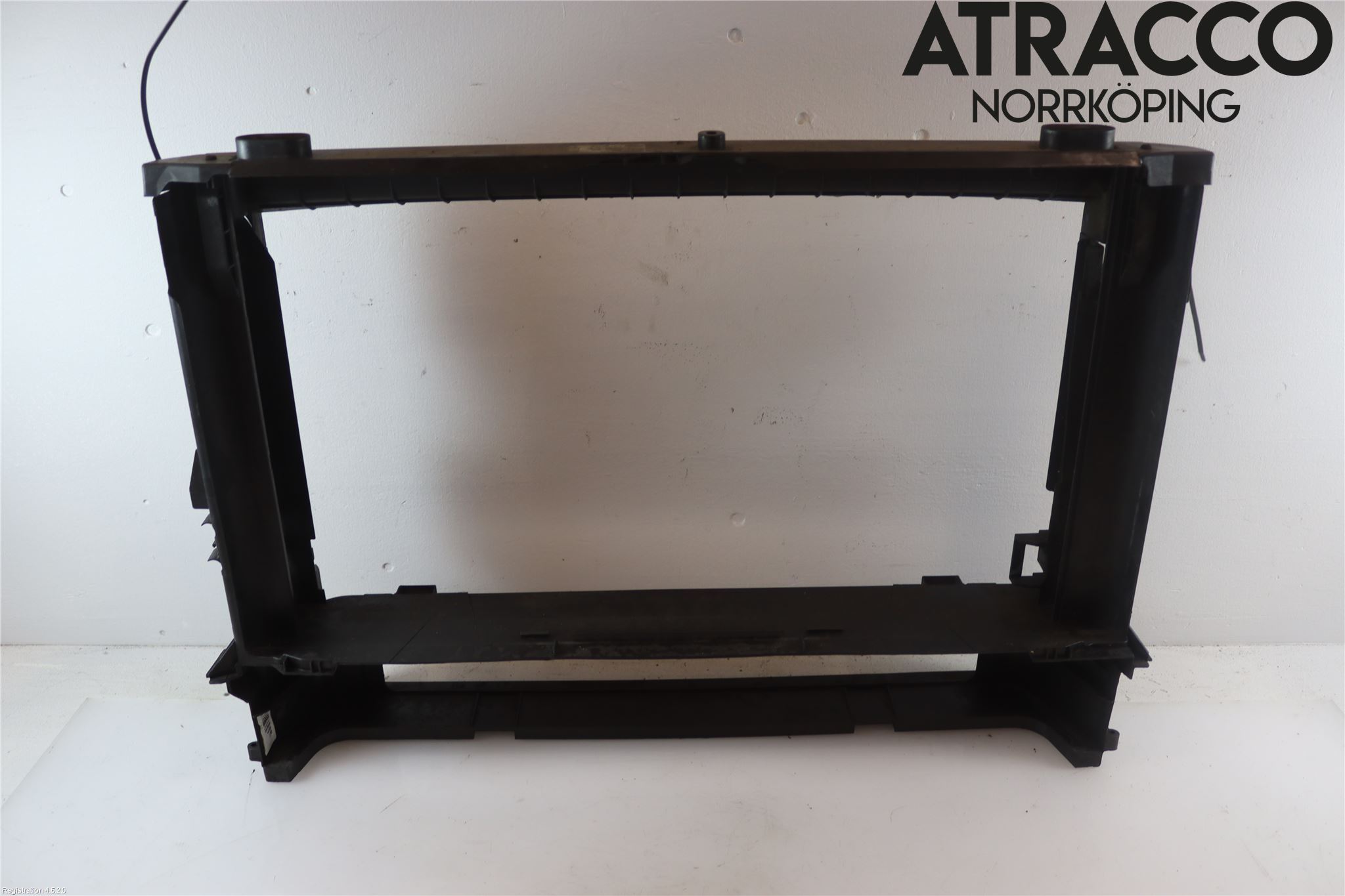 BMW 5 E60/61 Sed/Tou 02-10 Kylarfäste-Ram-Balk