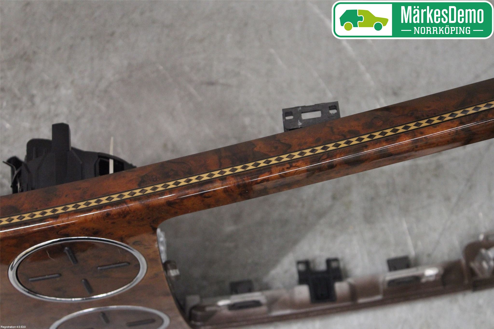 Volkswagen VW PHAETON Instrumentkonsoll Mitt