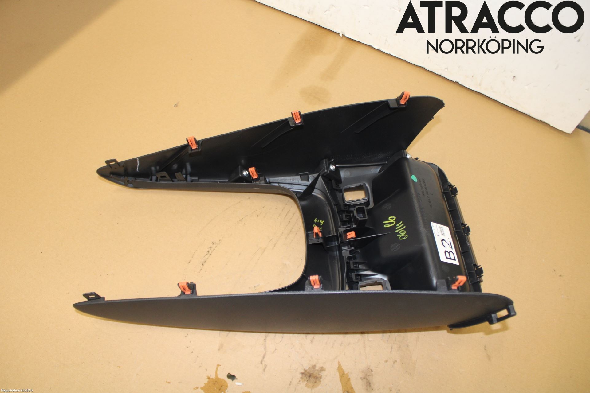 Toyota COROLLA 19- Instrumentkonsoll Mitt