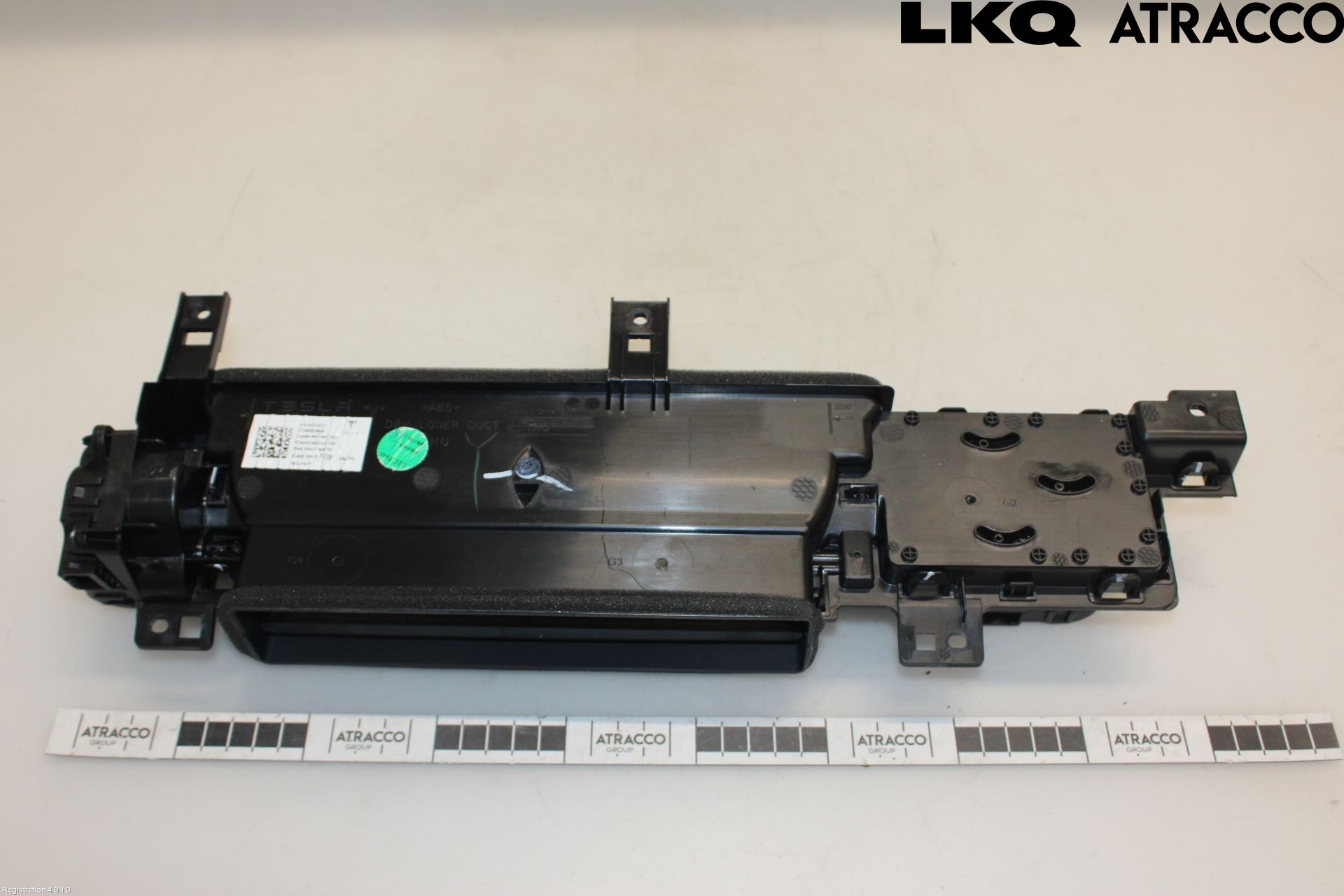 Tesla MODEL 3 17- Defrosterkanal-Munstycke