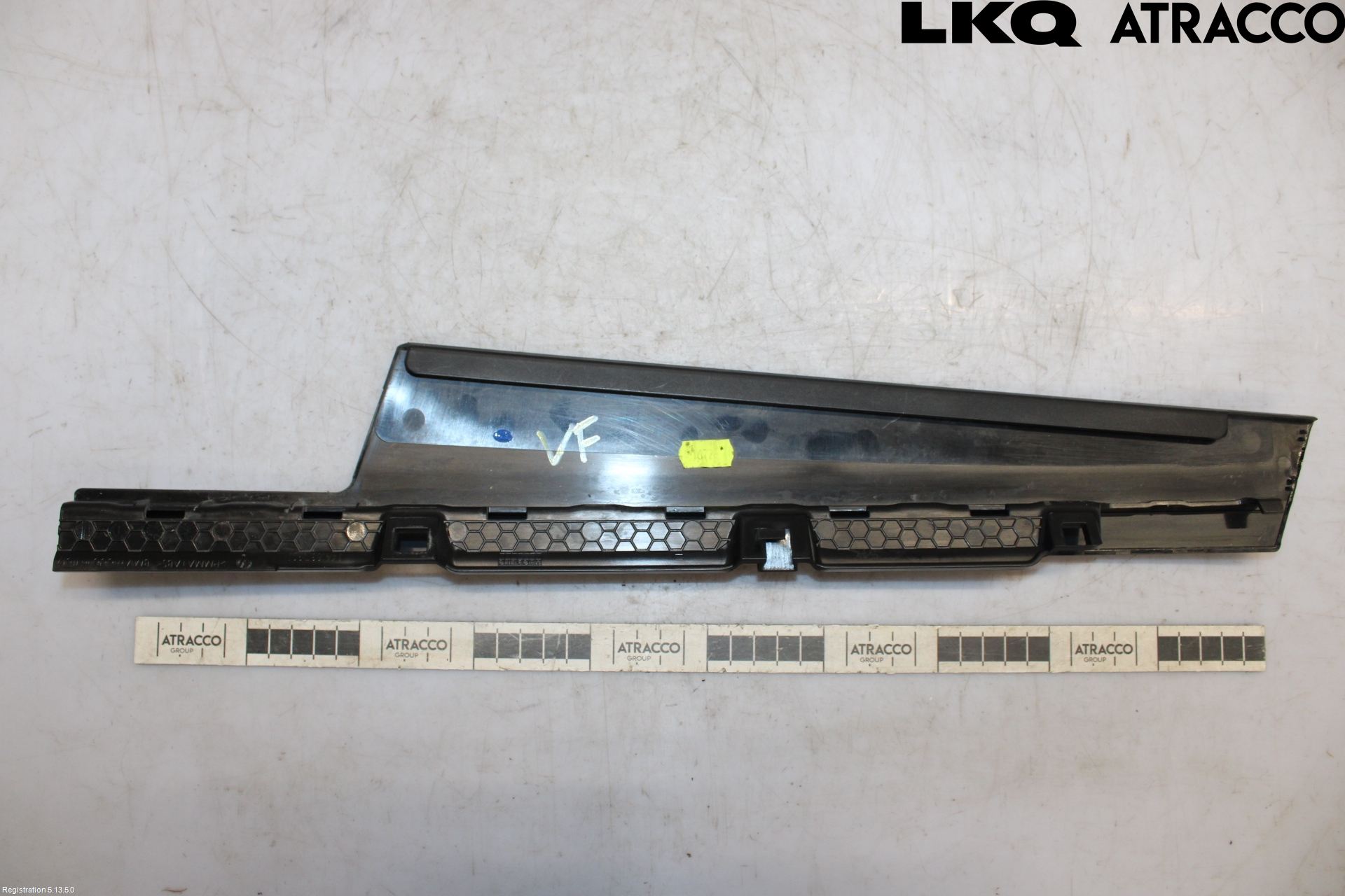 Volkswagen VW ID.7/TOURER 24- Dörr Dekorlist Fram Vä