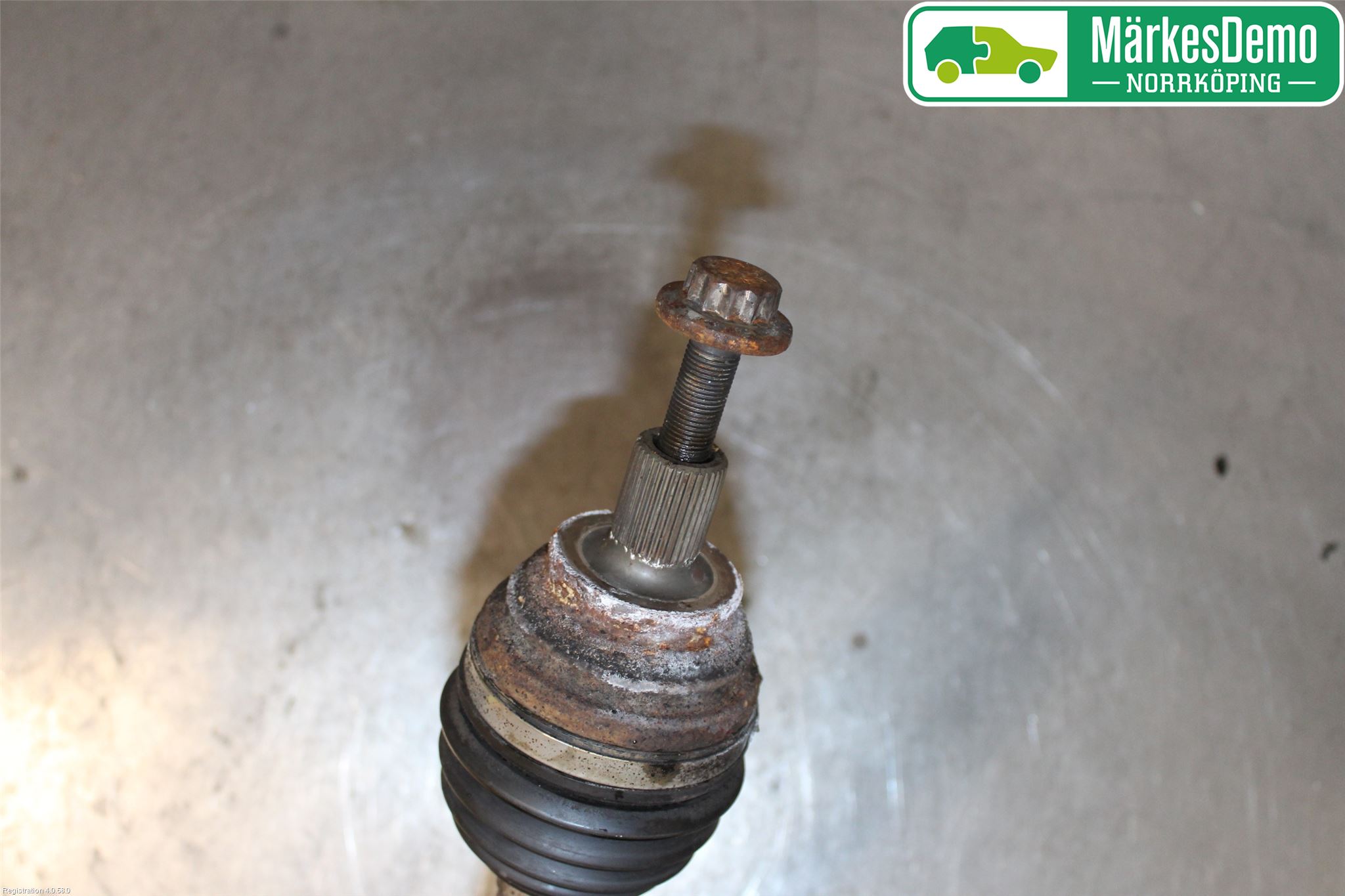 Volkswagen VW PASSAT 11-14 Drivaxel Fram Vänster
