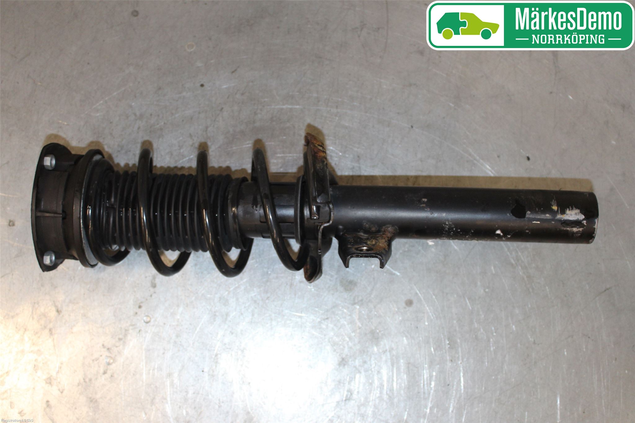 Volkswagen VW PASSAT 15-19 Fjäderben Fram Vänster