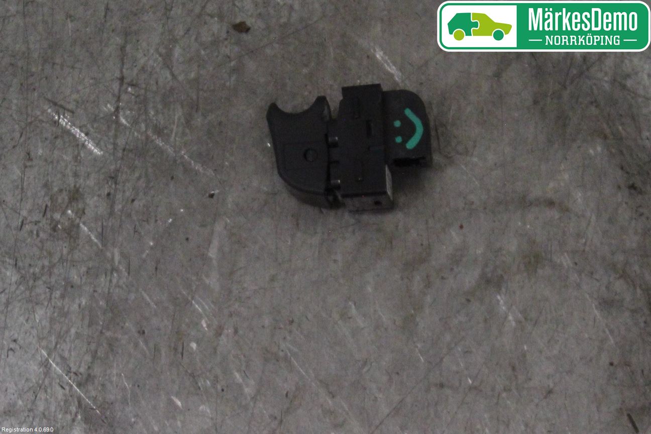 Audi Q2/SQ2 17- Strömställare Baklucka