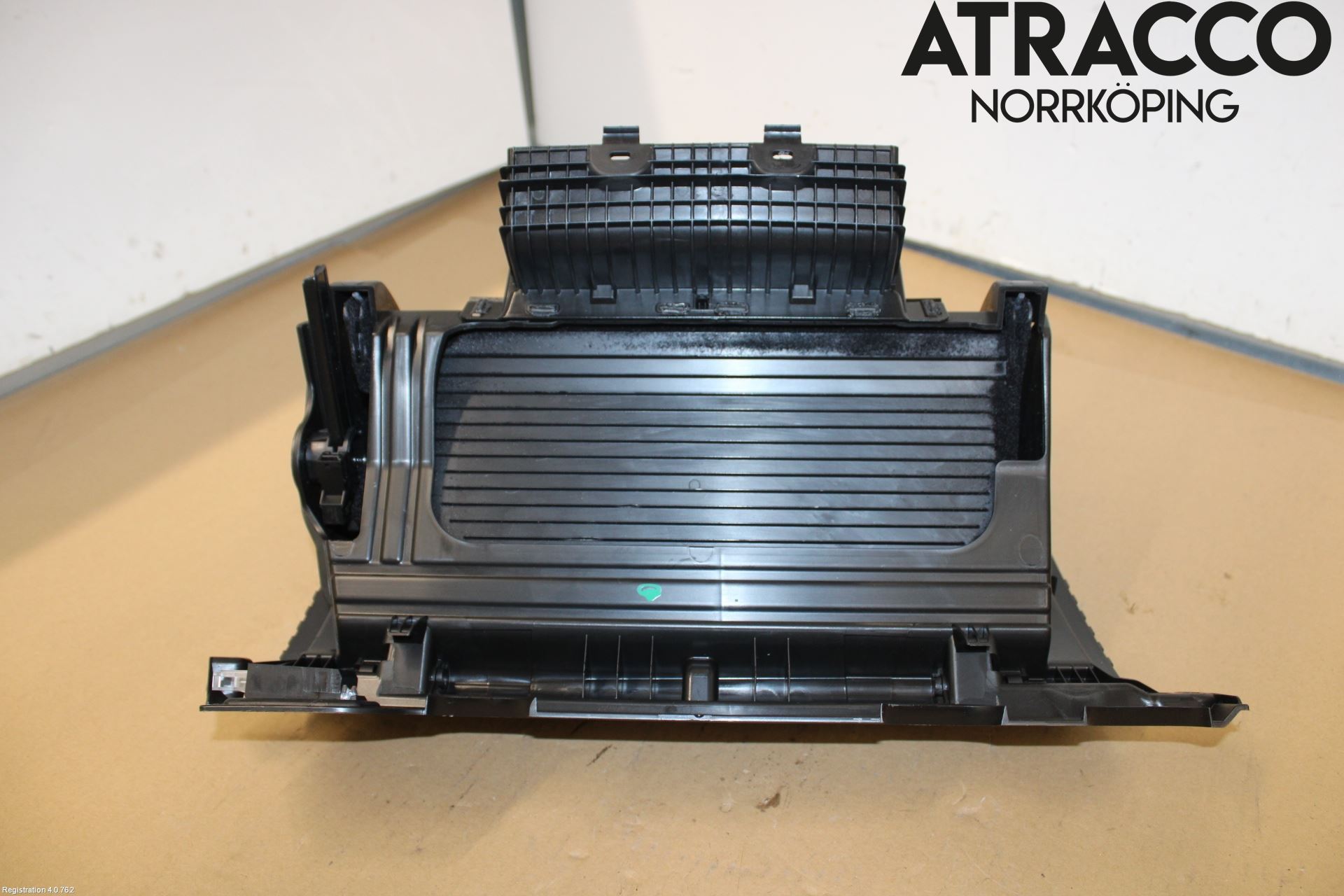 Volkswagen VW PASSAT 20-24 Handskfack