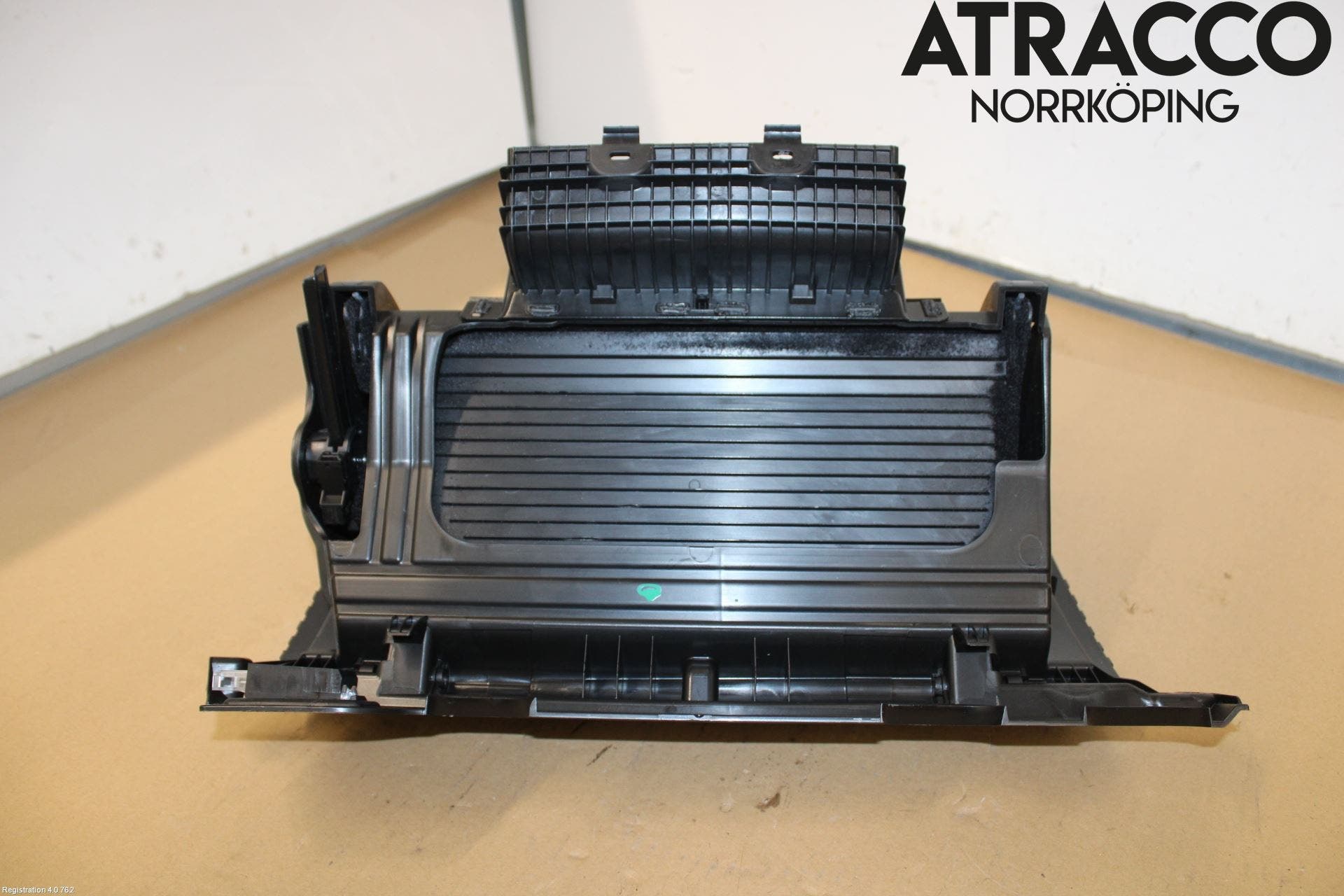 Volkswagen VW PASSAT 20-24 Handskfack