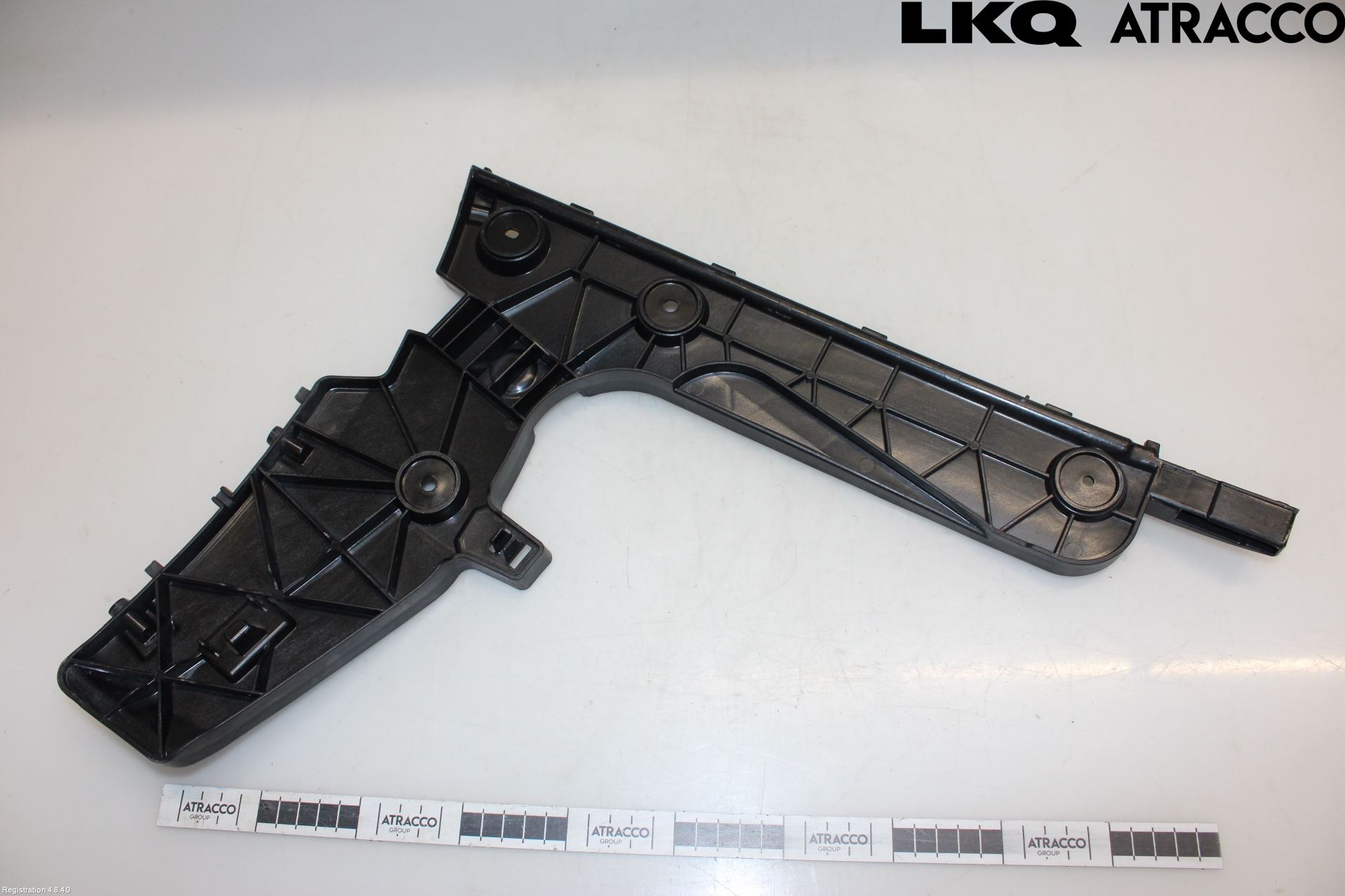 Audi A6 F2/C8 19- Stötfångarfäste Bak Hö