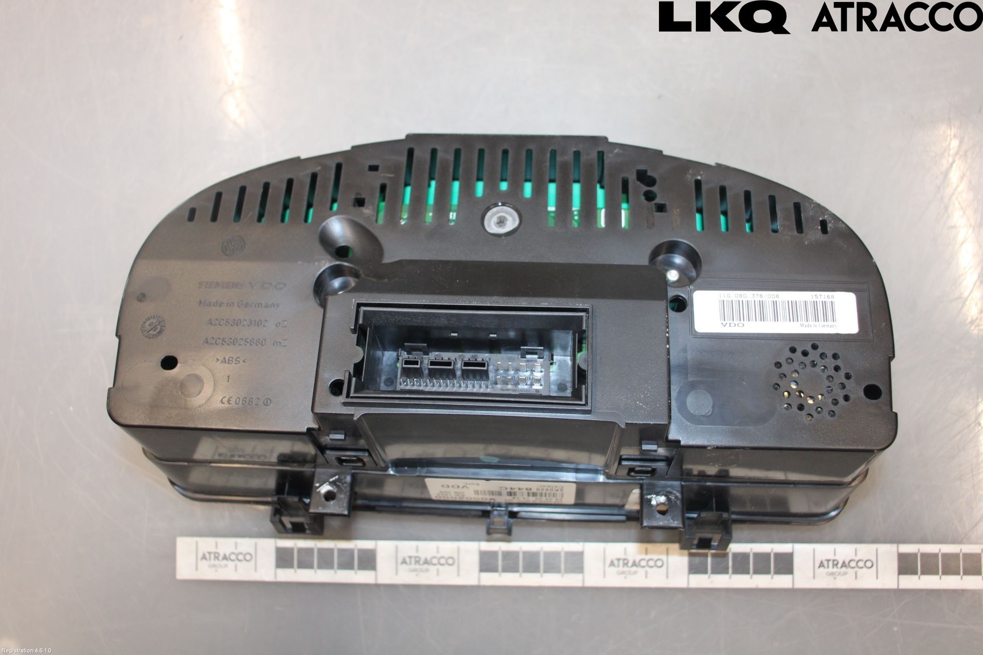 Volkswagen VW CADDY      04-10 Instrument Komb